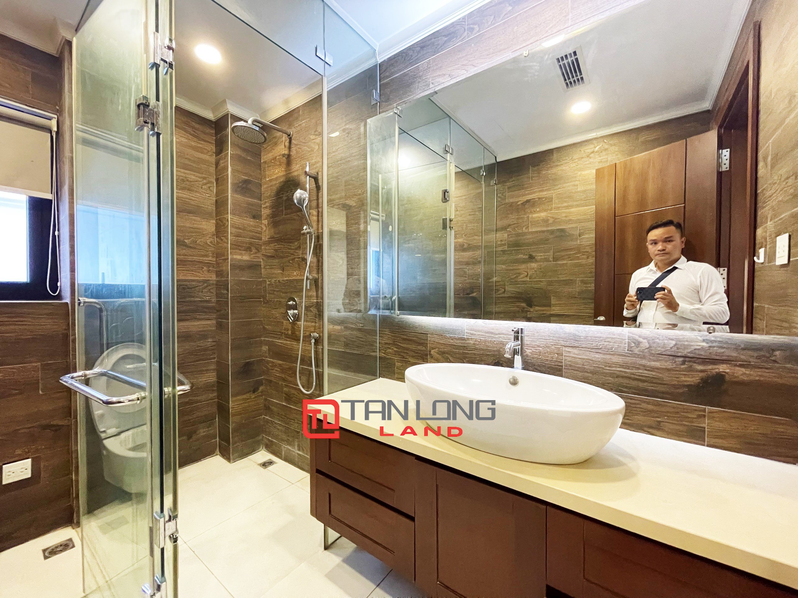 Cho thuê Biệt thự Đơn lập 4 phòng ngủ view ngã ba sông tại Vinhomes Riverside 12
