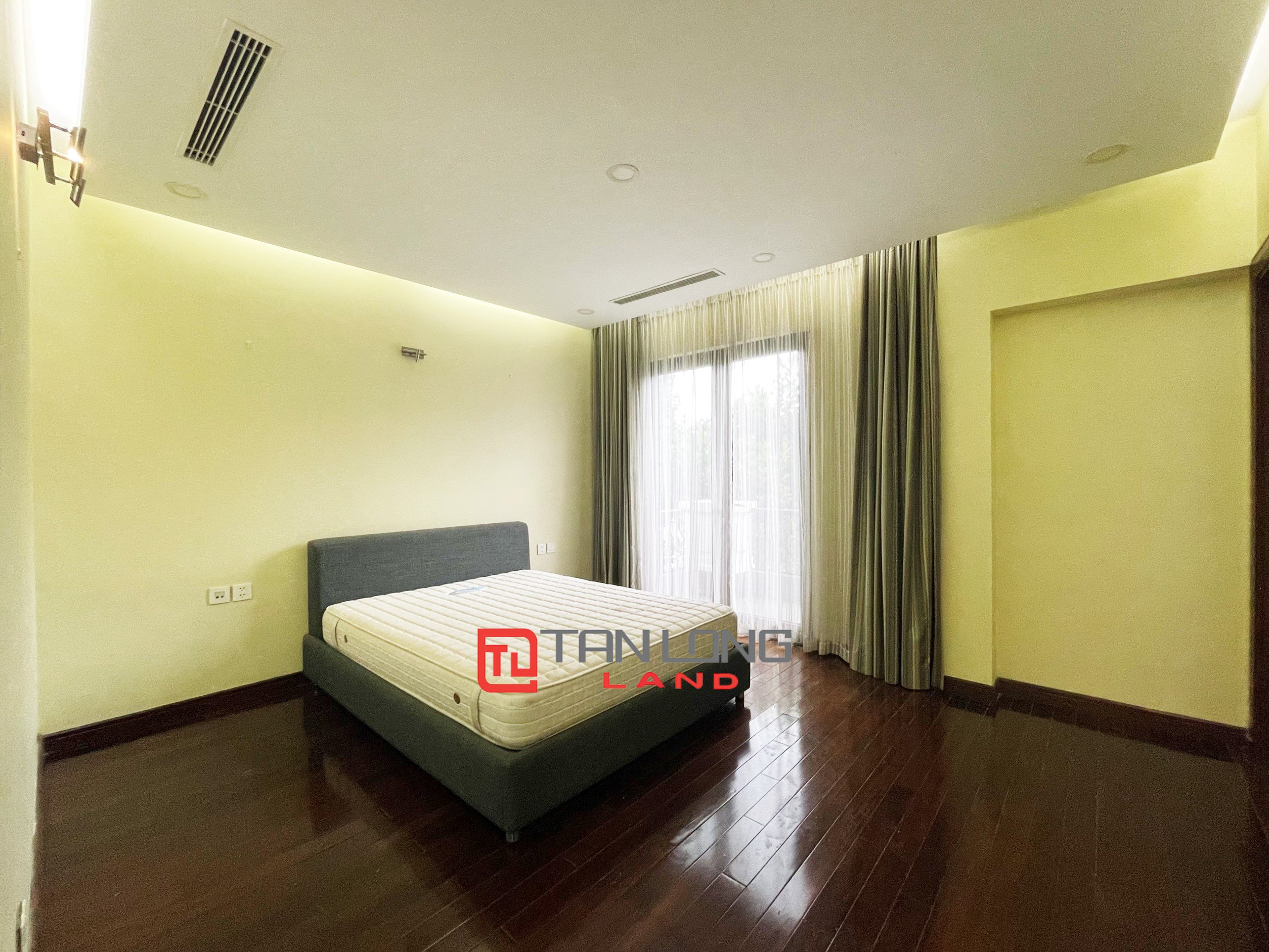 Cho thuê Biệt thự Đơn lập 4 phòng ngủ view ngã ba sông tại Vinhomes Riverside 14