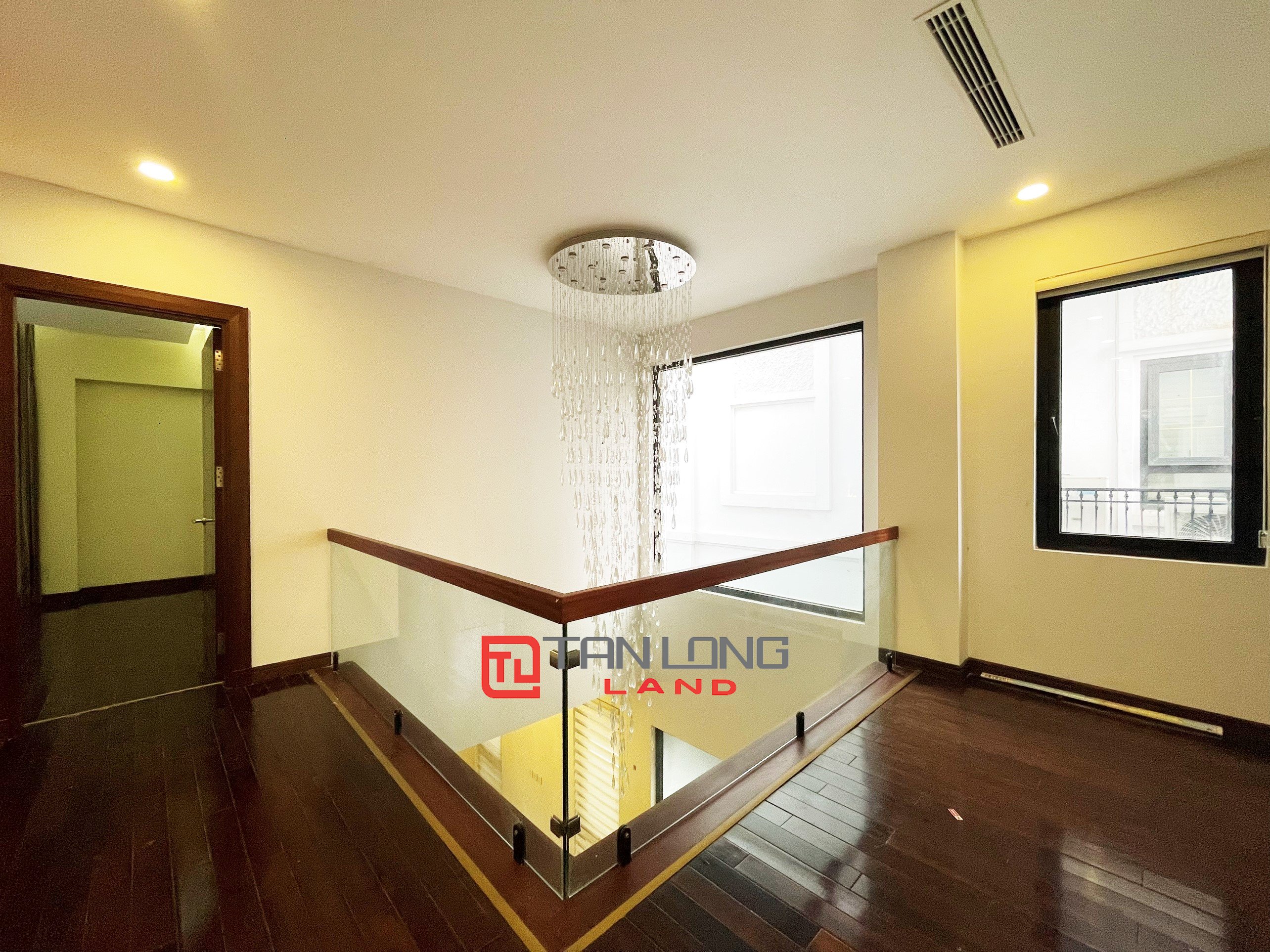 Cho thuê Biệt thự Đơn lập 4 phòng ngủ view ngã ba sông tại Vinhomes Riverside 19