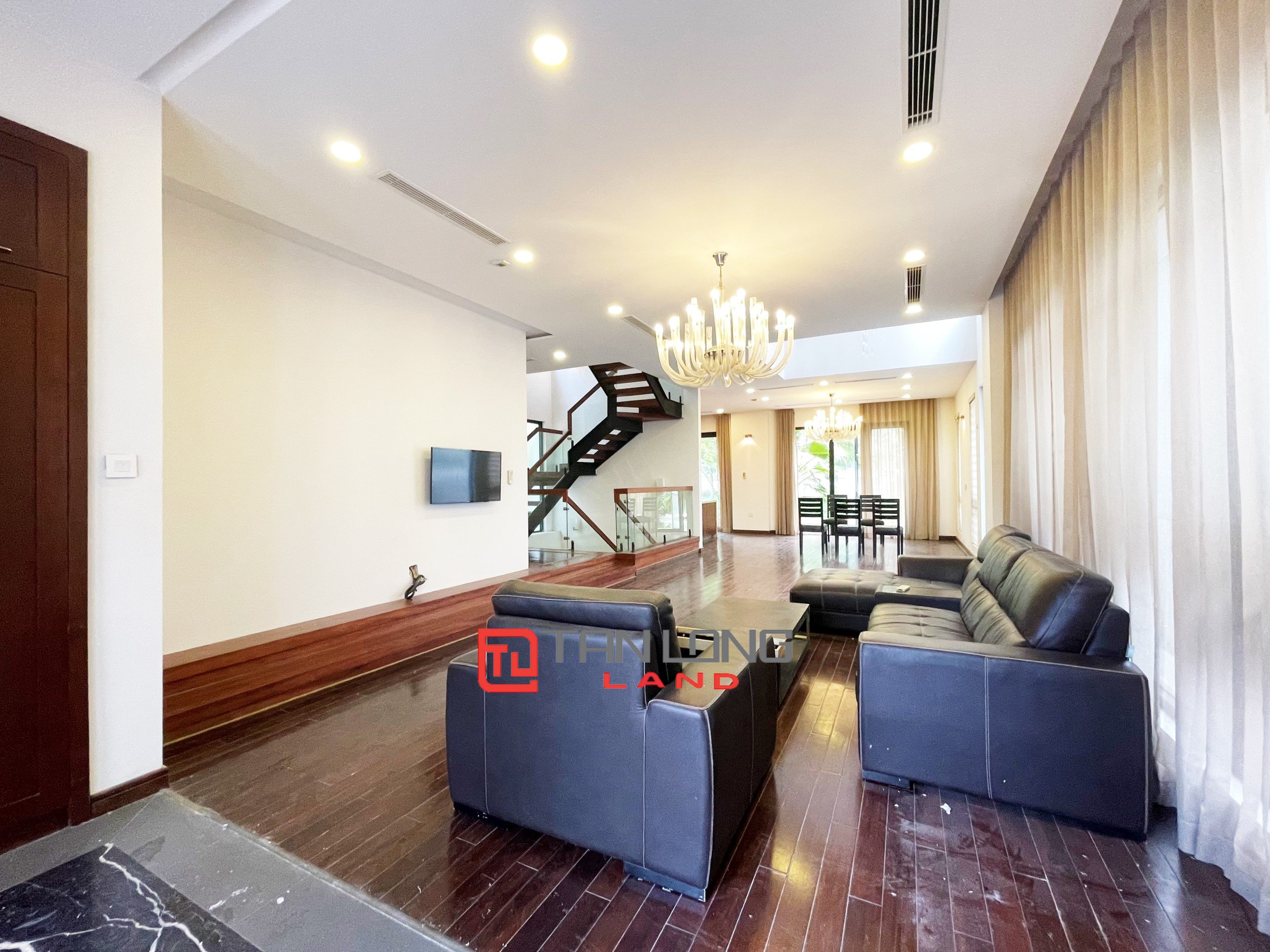 Cho thuê Biệt thự Đơn lập 4 phòng ngủ view ngã ba sông tại Vinhomes Riverside 2
