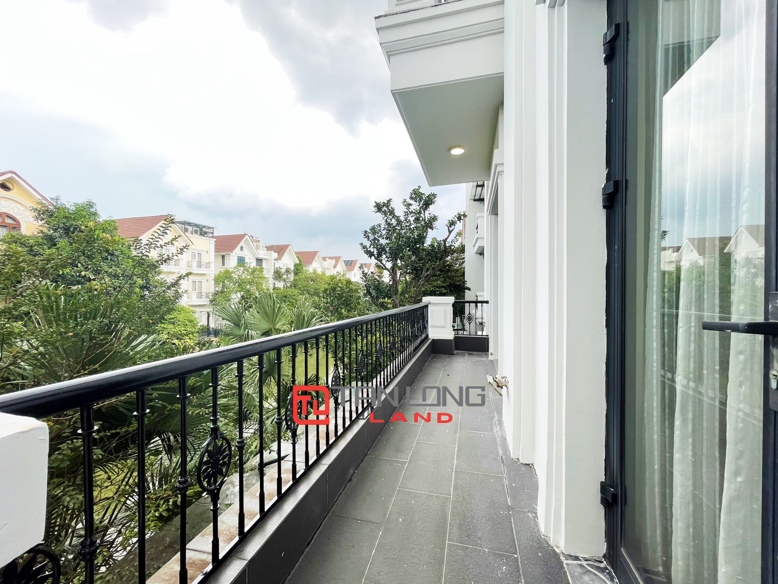 Cho thuê Biệt thự Đơn lập 4 phòng ngủ view ngã ba sông tại Vinhomes Riverside 21
