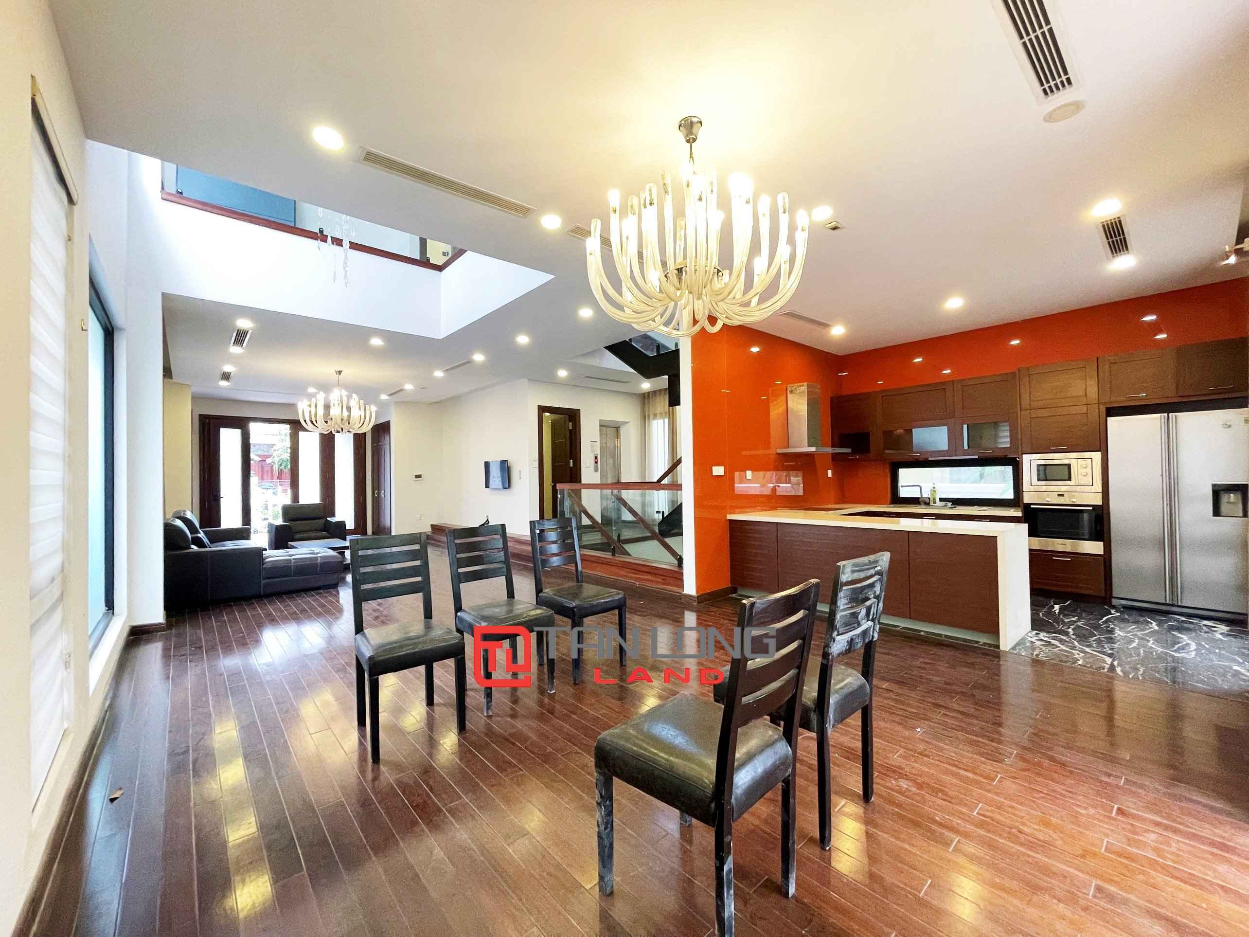 Cho thuê Biệt thự Đơn lập 4 phòng ngủ view ngã ba sông tại Vinhomes Riverside 4