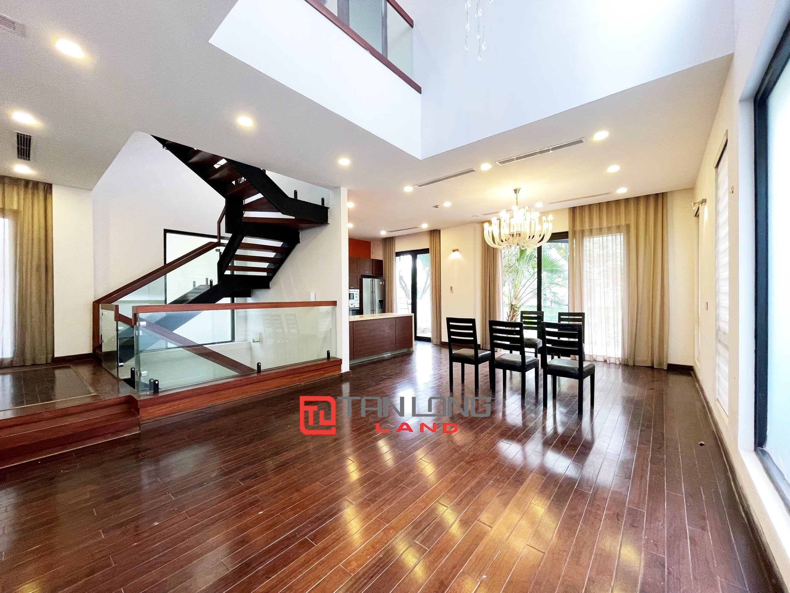 Cho thuê Biệt thự Đơn lập 4 phòng ngủ view ngã ba sông tại Vinhomes Riverside 5