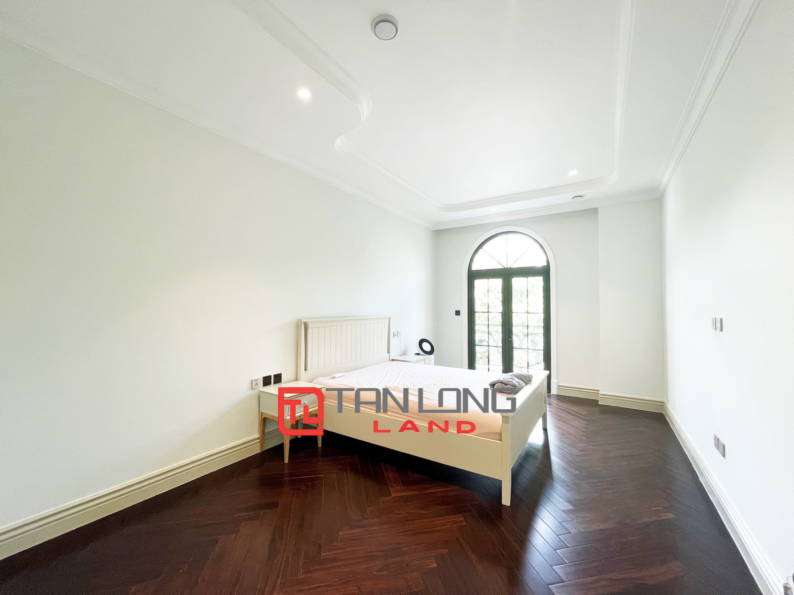Cho thuê Biệt thự Đơn Lập 5 phòng ngủ full nội thất hoàn thiện hoàn toàn mới tại Vinhomes Riverside 12