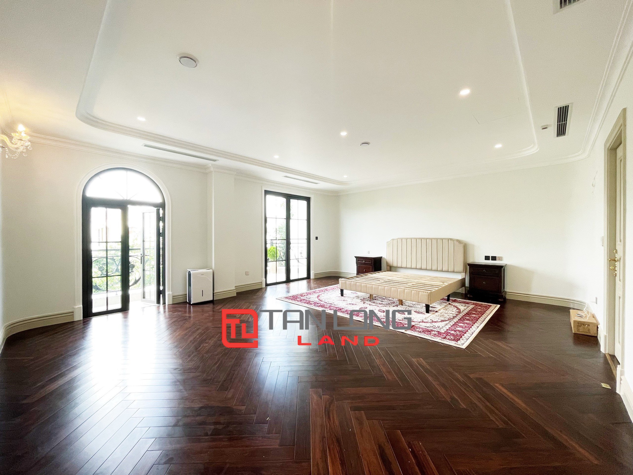 Cho thuê Biệt thự Đơn Lập 5 phòng ngủ full nội thất hoàn thiện hoàn toàn mới tại Vinhomes Riverside 17