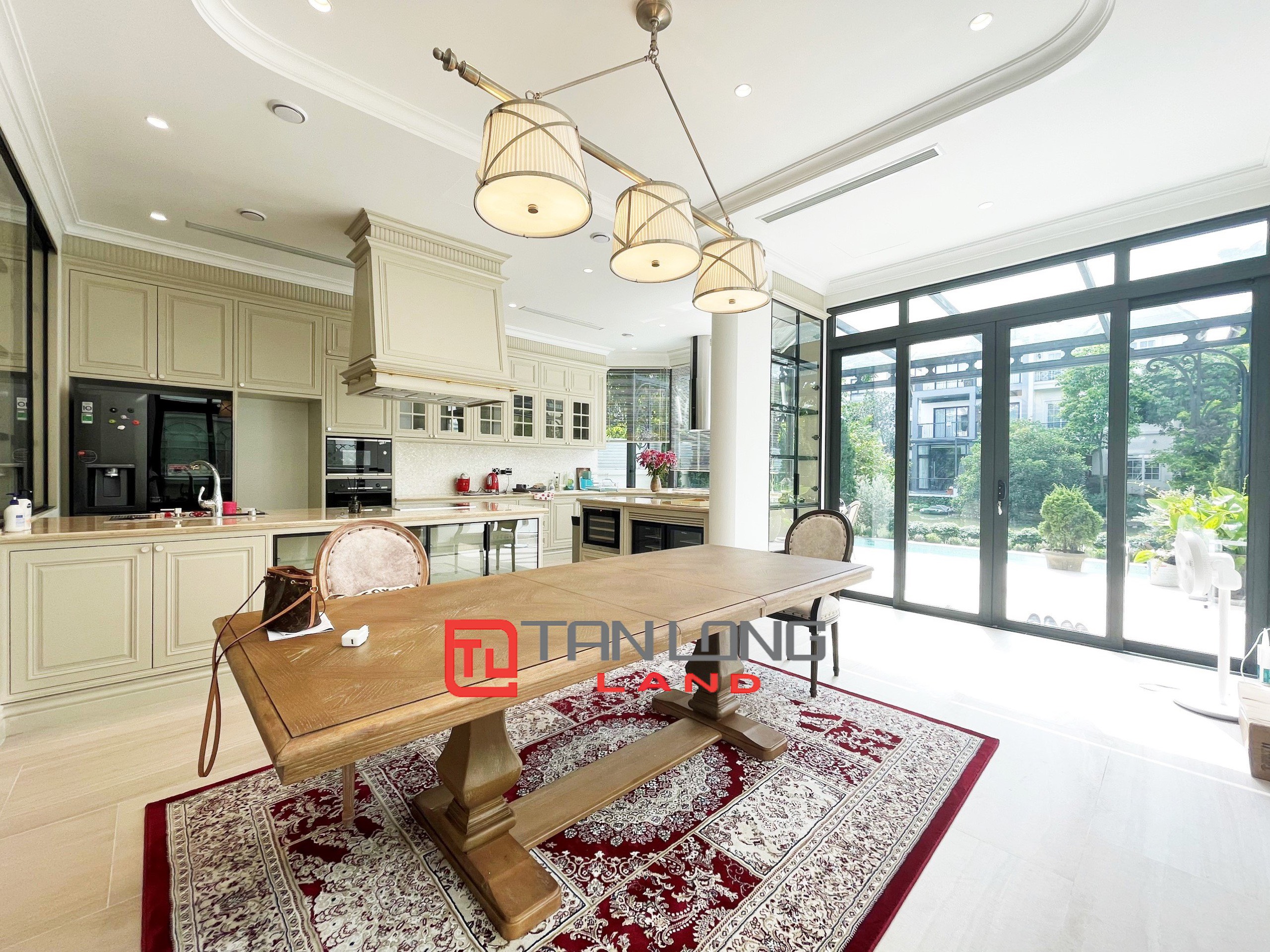 Cho thuê Biệt thự Đơn Lập 5 phòng ngủ full nội thất hoàn thiện hoàn toàn mới tại Vinhomes Riverside 4