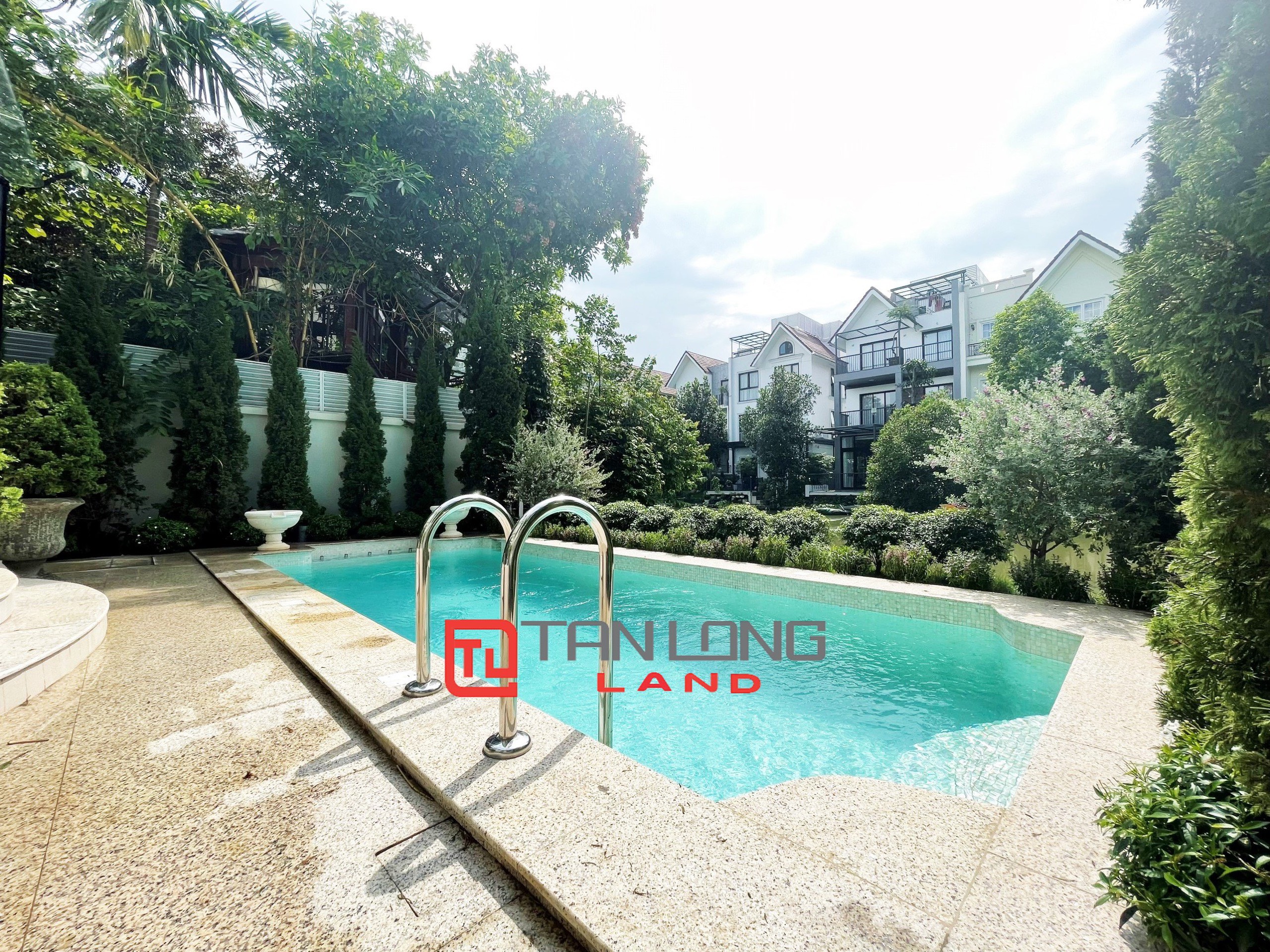 Cho thuê Biệt thự Đơn Lập 5 phòng ngủ full nội thất hoàn thiện hoàn toàn mới tại Vinhomes Riverside 7