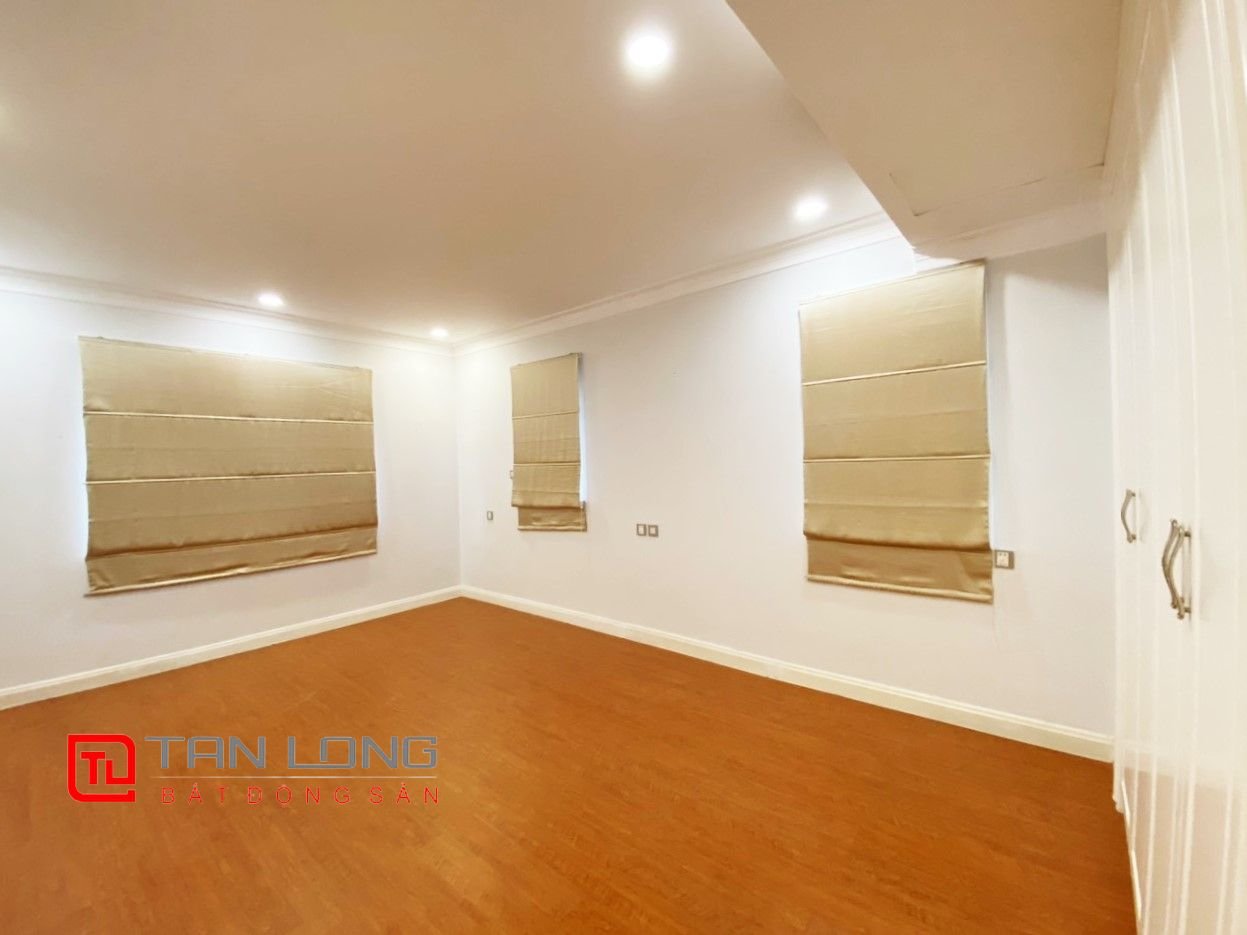 Cho thuê Biệt thự Đơn lập 5 phòng ngủ gần TTTM Vincom tại Vinhomes Riverside 12