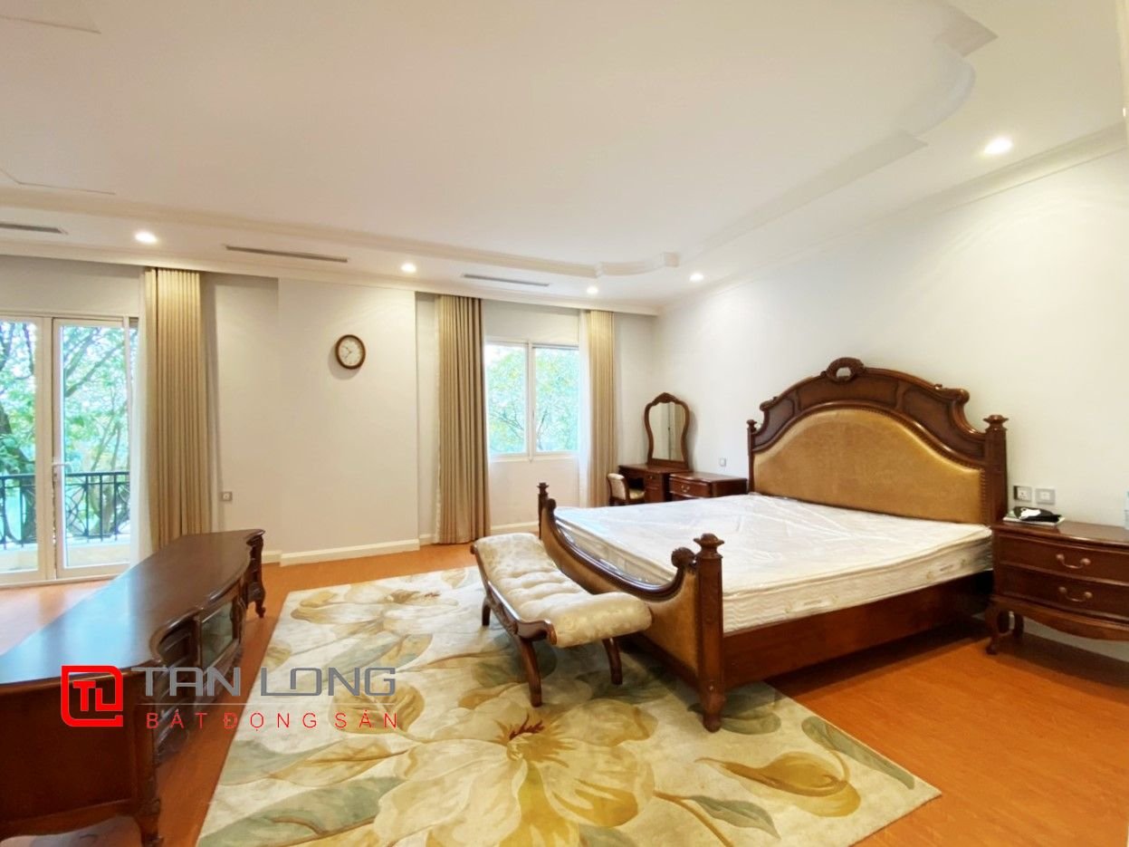 Cho thuê Biệt thự Đơn lập 5 phòng ngủ gần TTTM Vincom tại Vinhomes Riverside 9