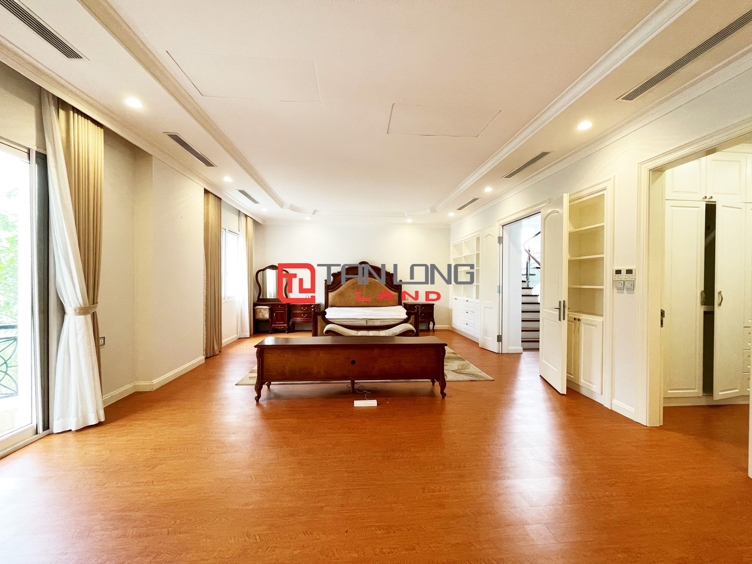 Cho thuê Biệt thự Đơn lập 5 phòng ngủ khu Bằng Lăng tại Vinhomes Riverside 10
