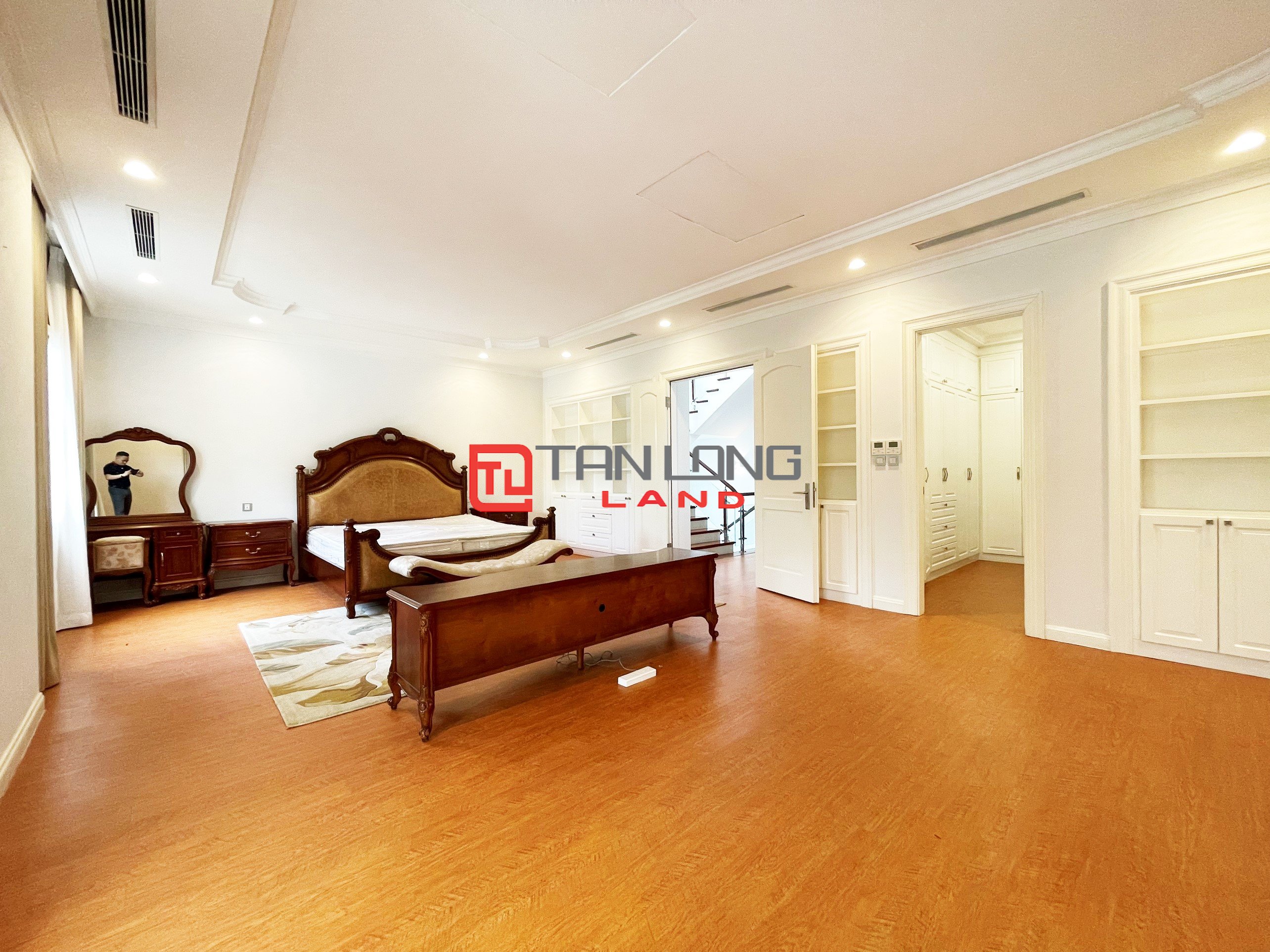 Cho thuê Biệt thự Đơn lập 5 phòng ngủ khu Bằng Lăng tại Vinhomes Riverside 12