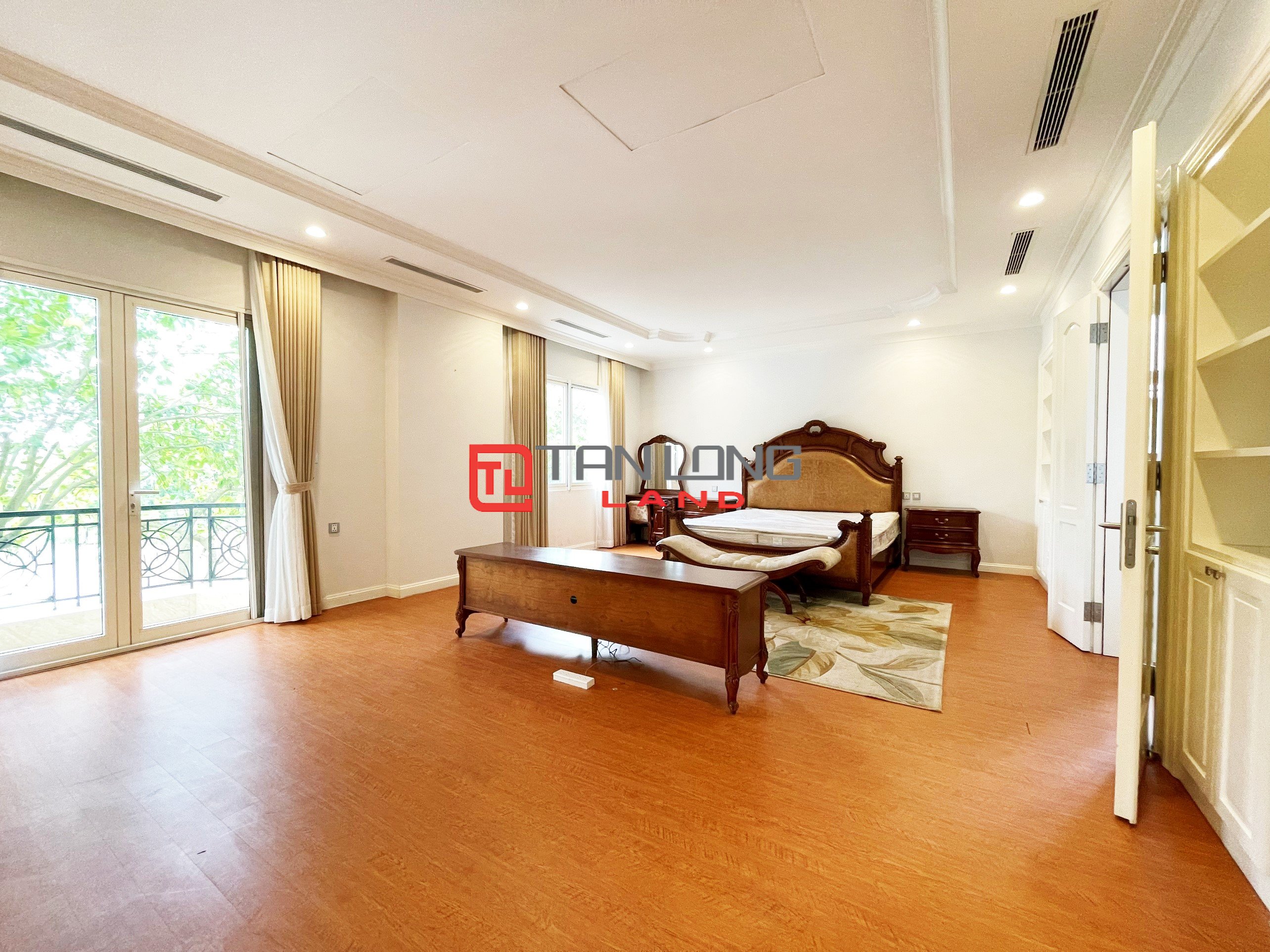 Cho thuê Biệt thự Đơn lập 5 phòng ngủ khu Bằng Lăng tại Vinhomes Riverside 13