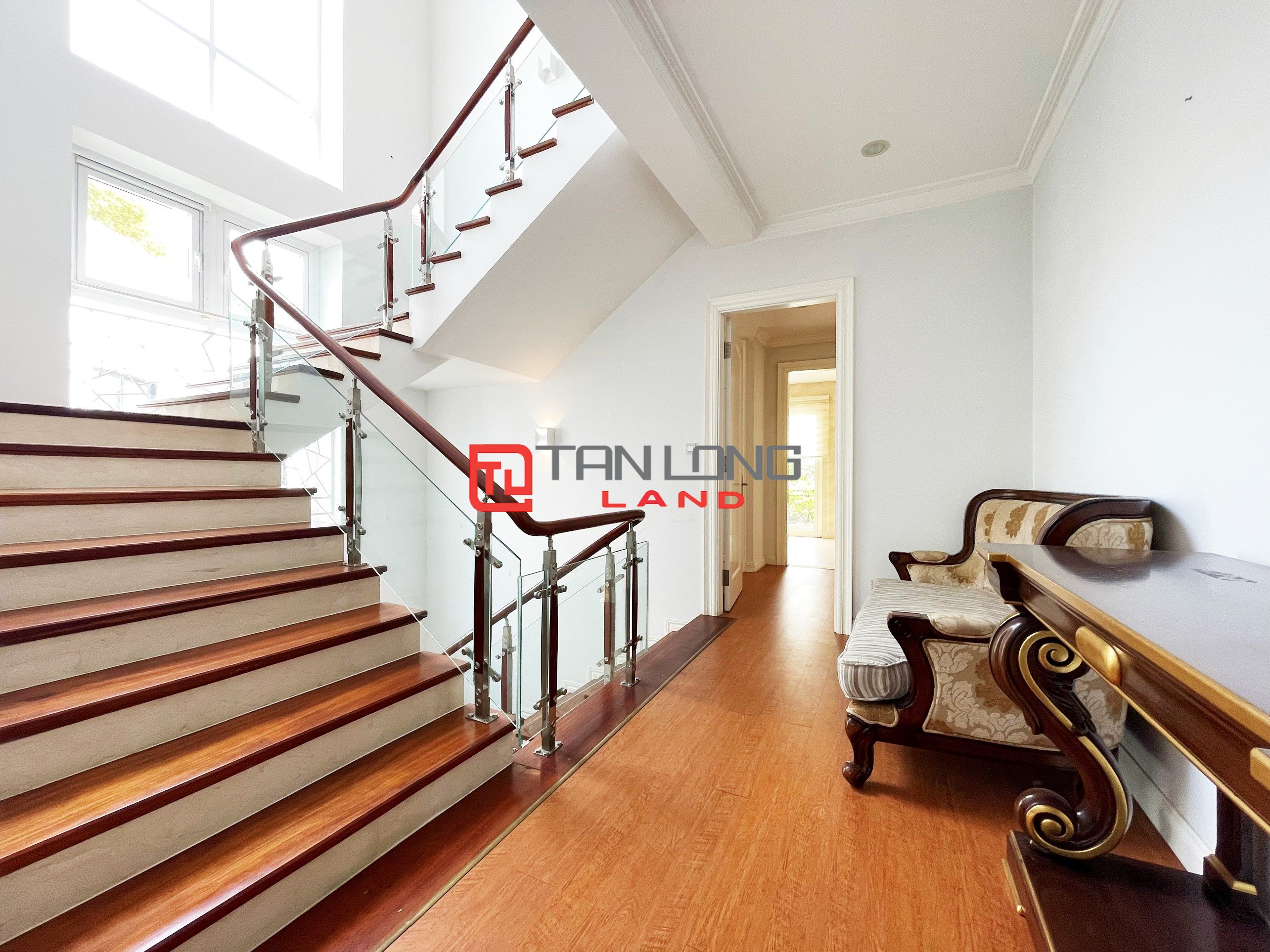 Cho thuê Biệt thự Đơn lập 5 phòng ngủ khu Bằng Lăng tại Vinhomes Riverside 15