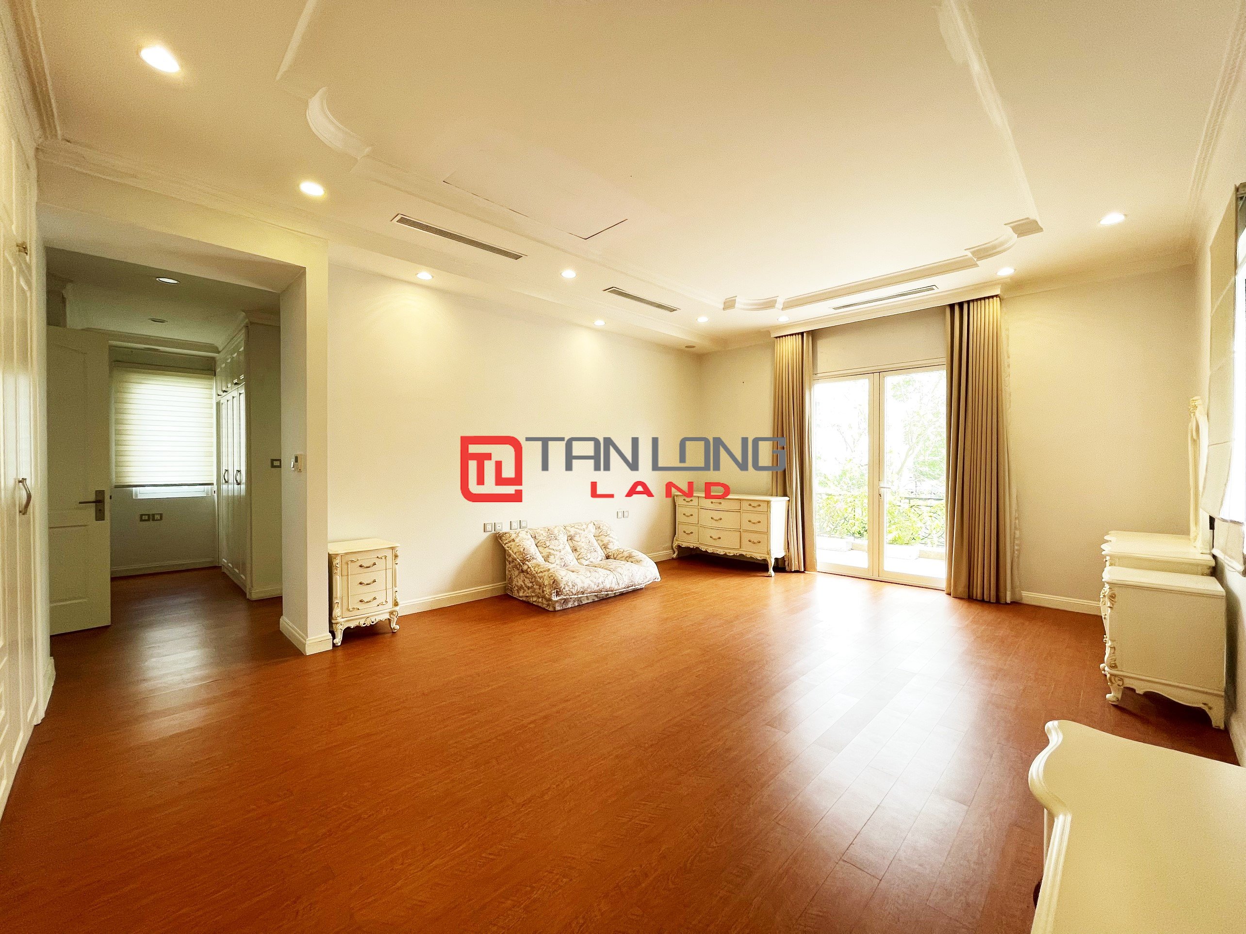 Cho thuê Biệt thự Đơn lập 5 phòng ngủ khu Bằng Lăng tại Vinhomes Riverside 16