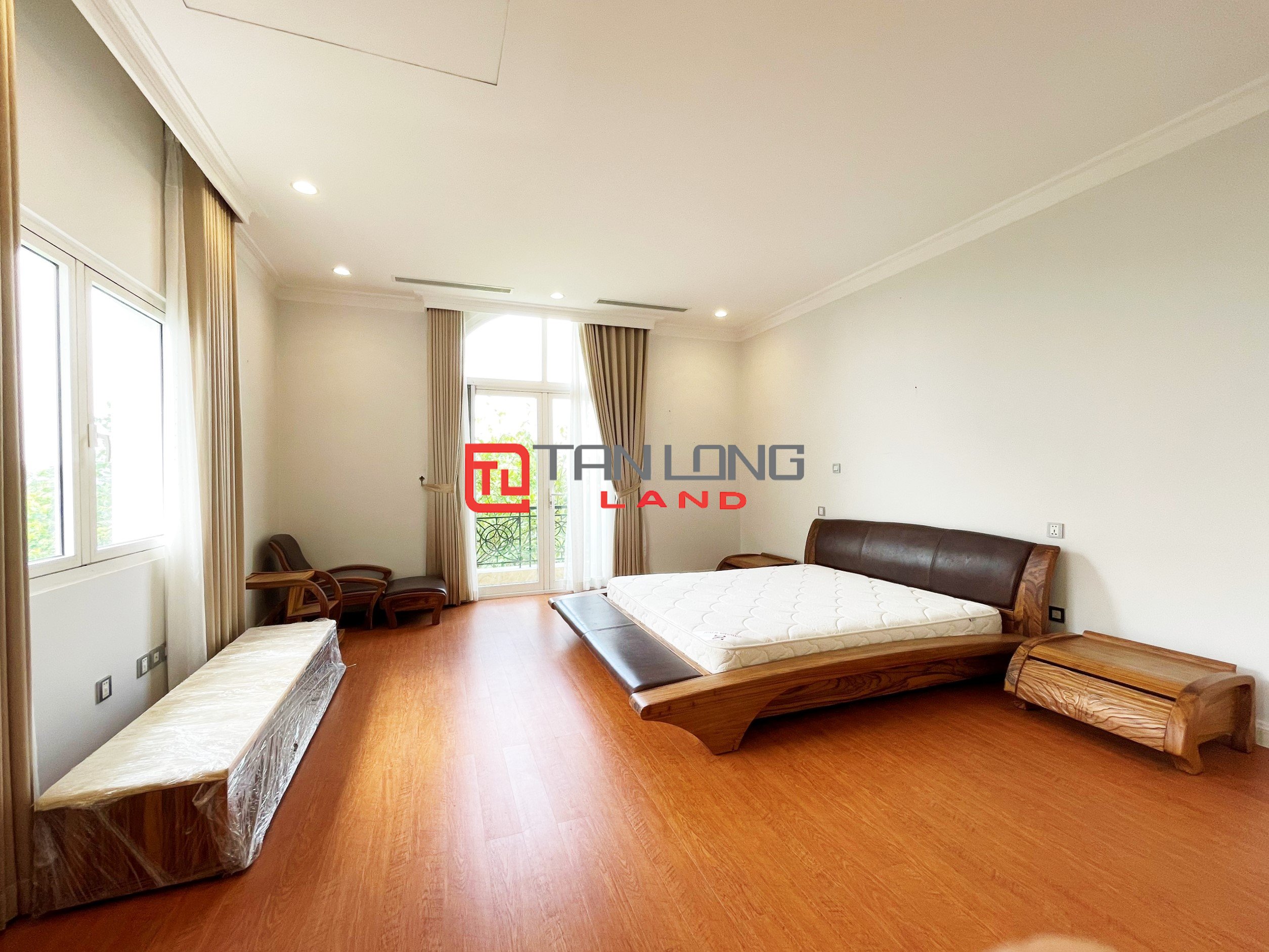 Cho thuê Biệt thự Đơn lập 5 phòng ngủ khu Bằng Lăng tại Vinhomes Riverside 18