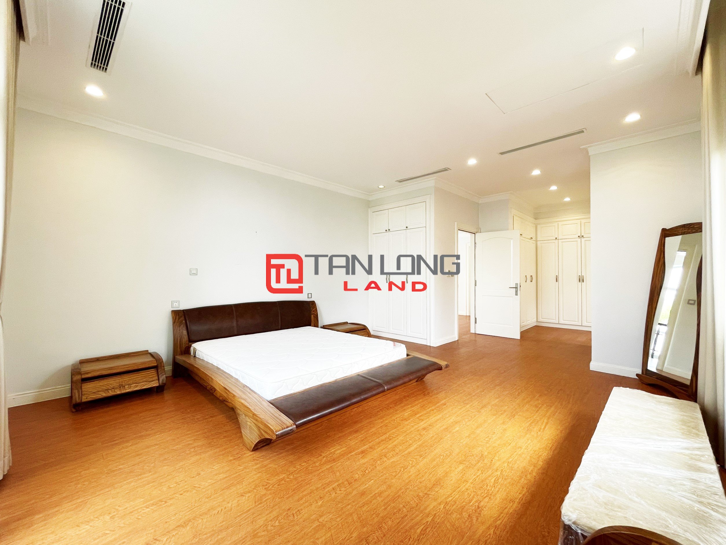 Cho thuê Biệt thự Đơn lập 5 phòng ngủ khu Bằng Lăng tại Vinhomes Riverside 19