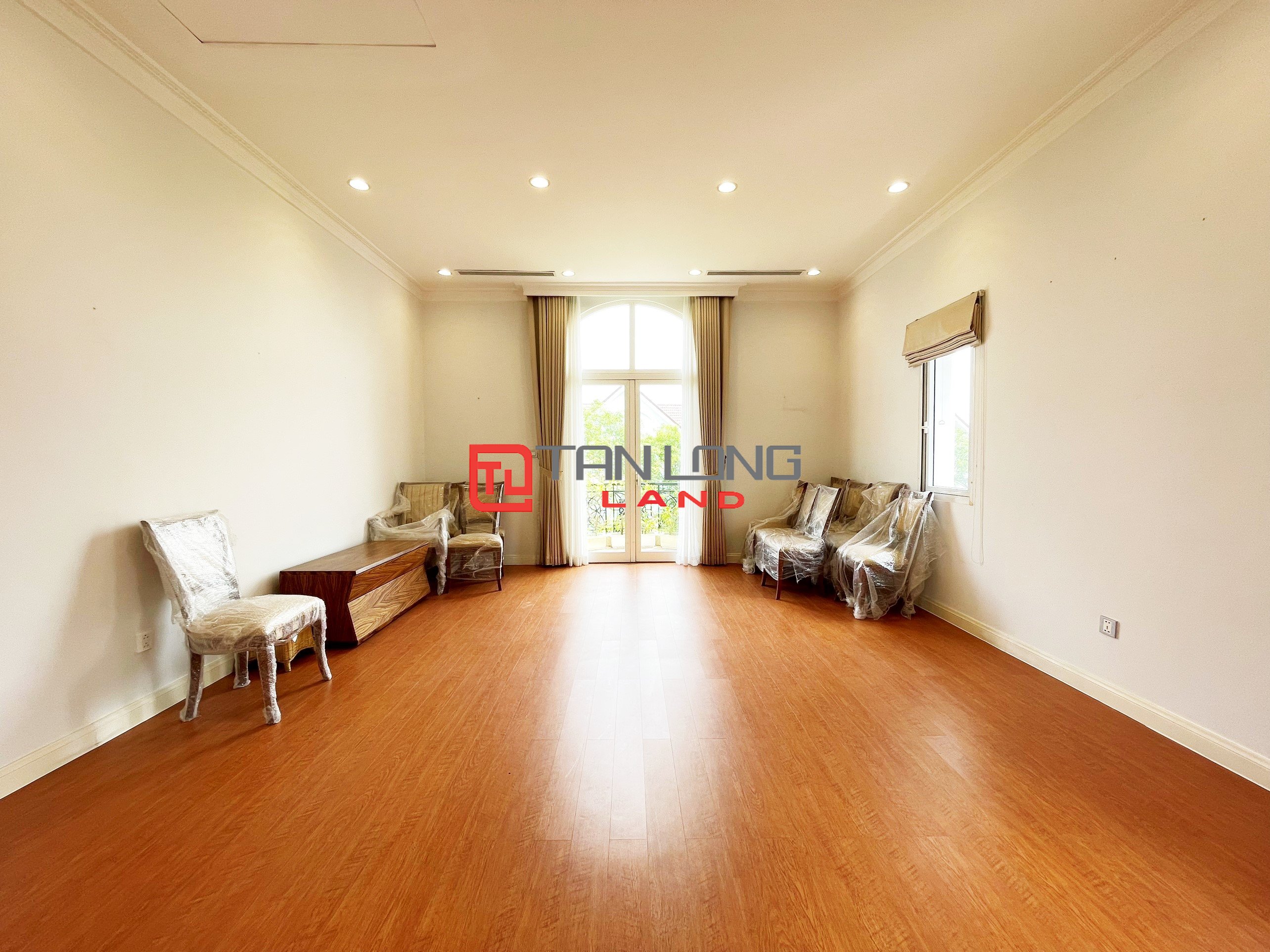 Cho thuê Biệt thự Đơn lập 5 phòng ngủ khu Bằng Lăng tại Vinhomes Riverside 21