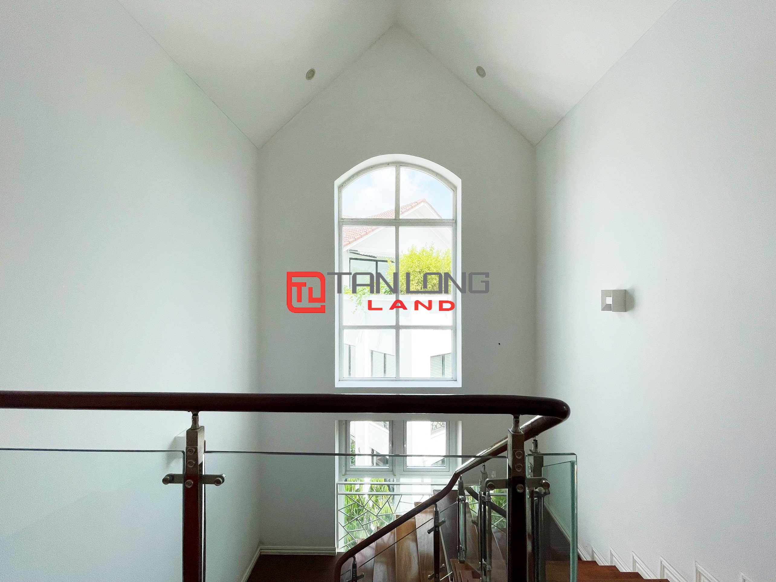 Cho thuê Biệt thự Đơn lập 5 phòng ngủ khu Bằng Lăng tại Vinhomes Riverside 24