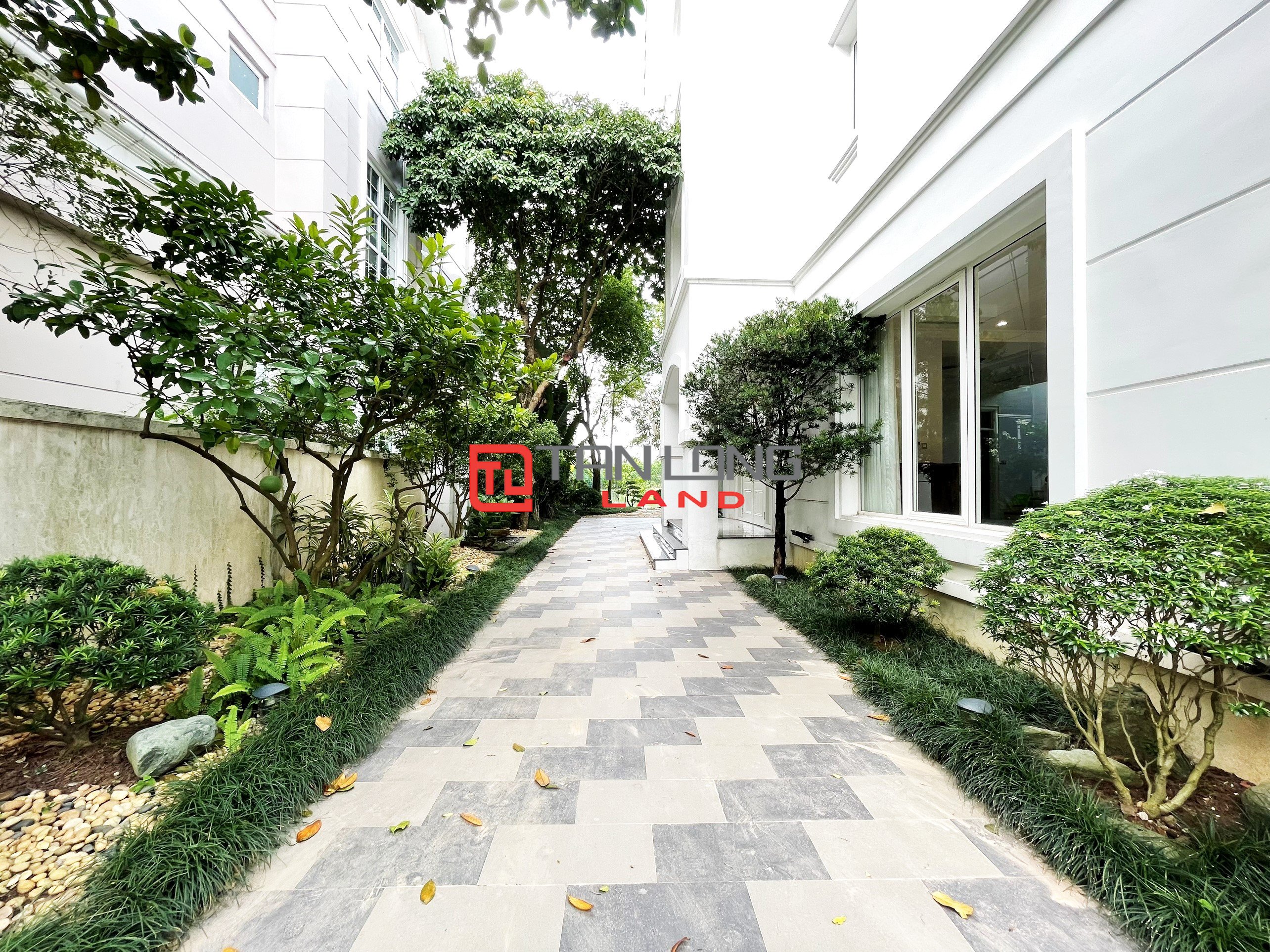 Cho thuê Biệt thự Đơn lập 5 phòng ngủ khu Bằng Lăng tại Vinhomes Riverside 26