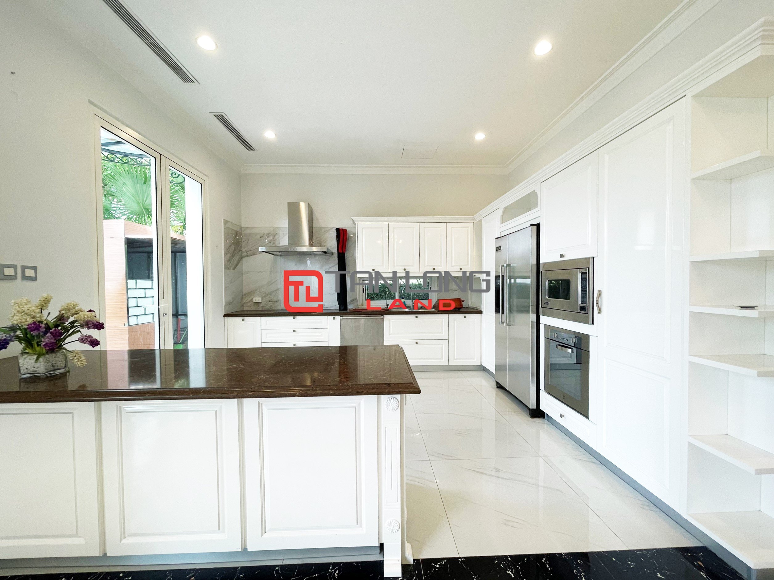 Cho thuê Biệt thự Đơn lập 5 phòng ngủ khu Bằng Lăng tại Vinhomes Riverside 8