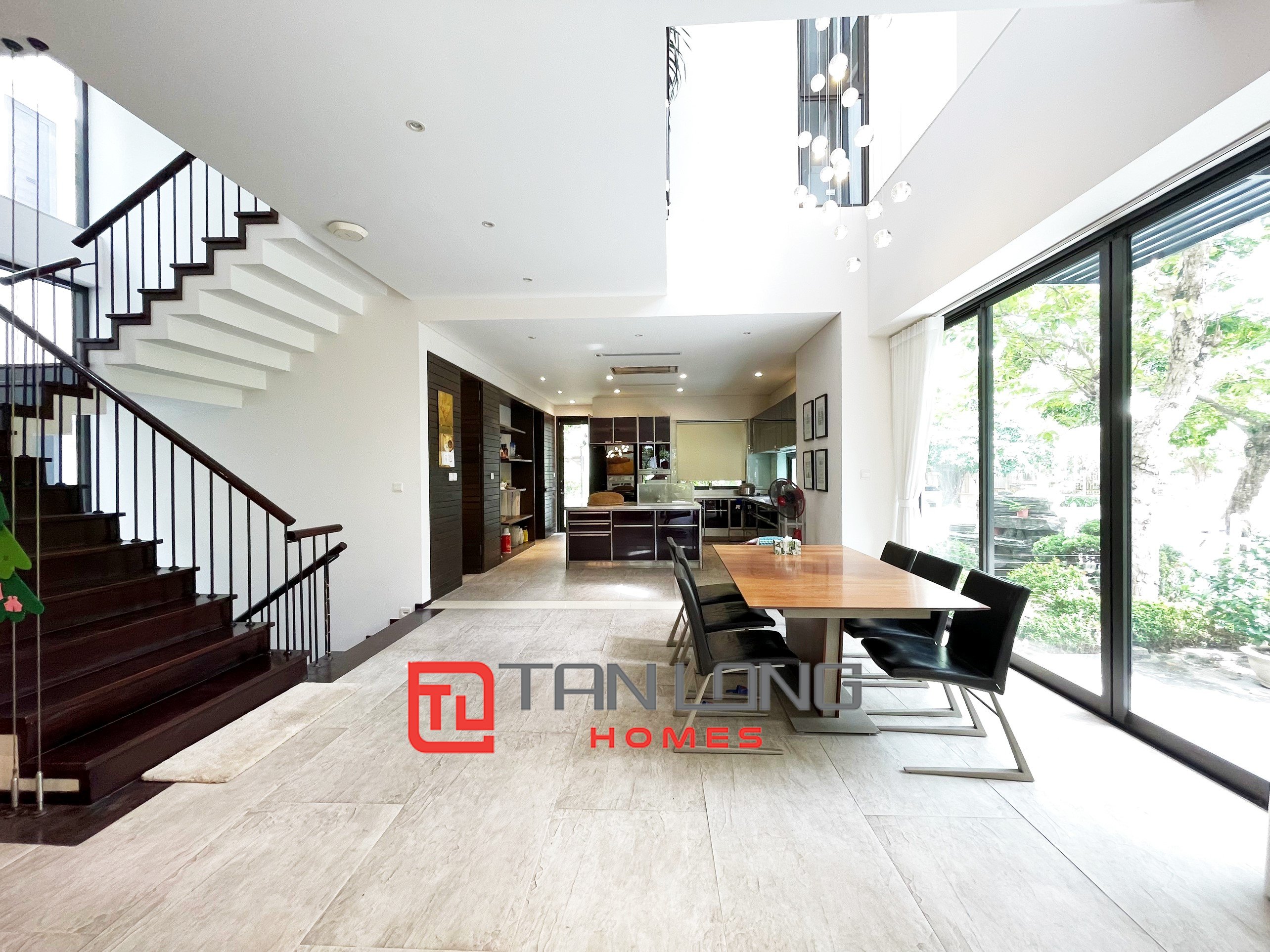 Cho thuê Biệt thự Đơn lập 6 phòng ngủ full nội thất tại Vinhomes Riverside 3