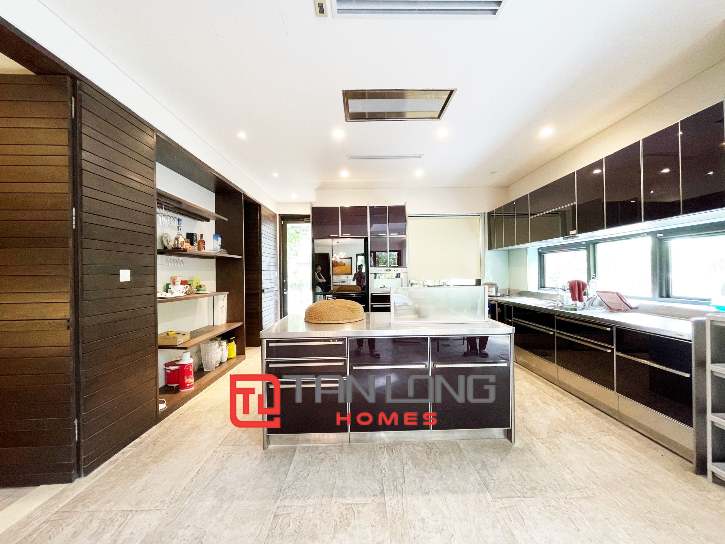 Cho thuê Biệt thự Đơn lập 6 phòng ngủ full nội thất tại Vinhomes Riverside 5