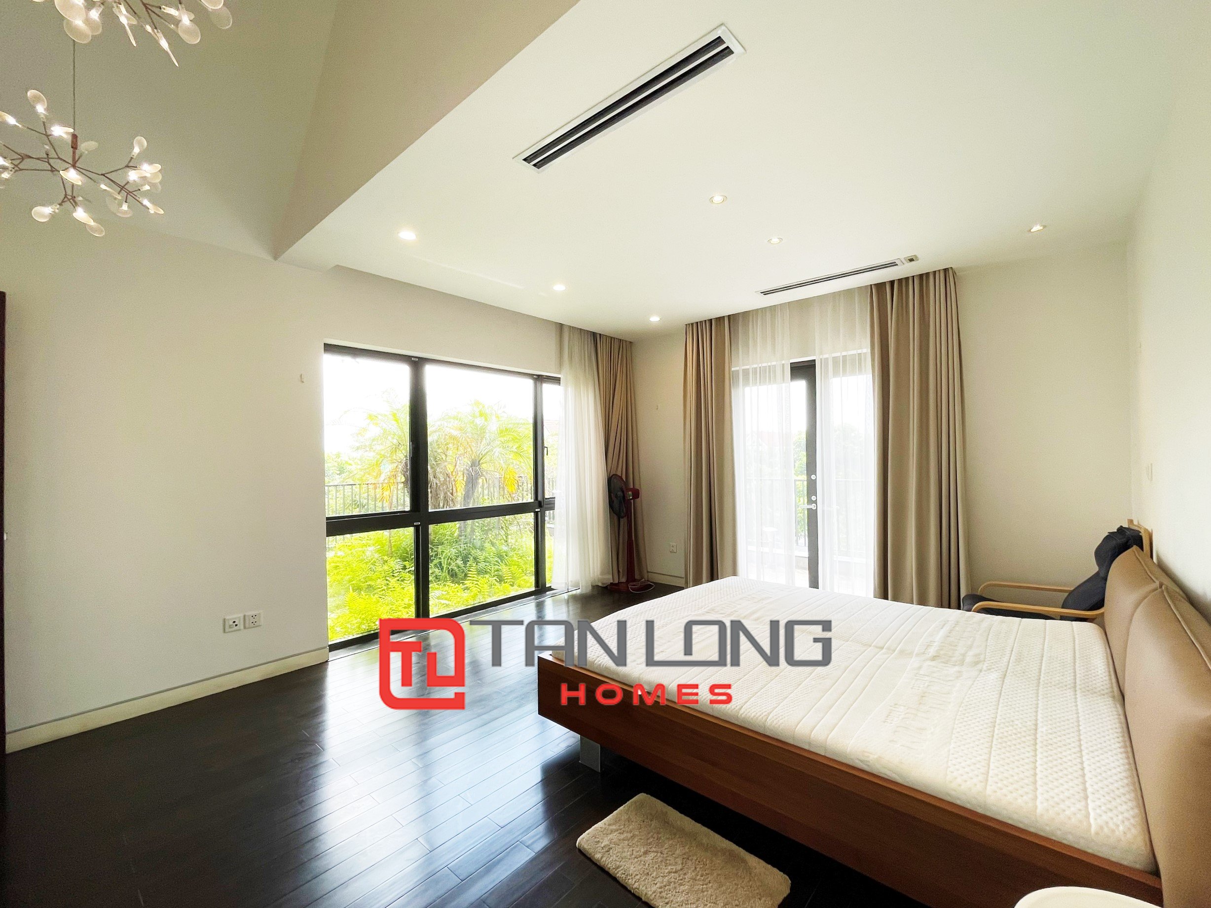 Cho thuê Biệt thự Đơn lập 6 phòng ngủ full nội thất tại Vinhomes Riverside 13
