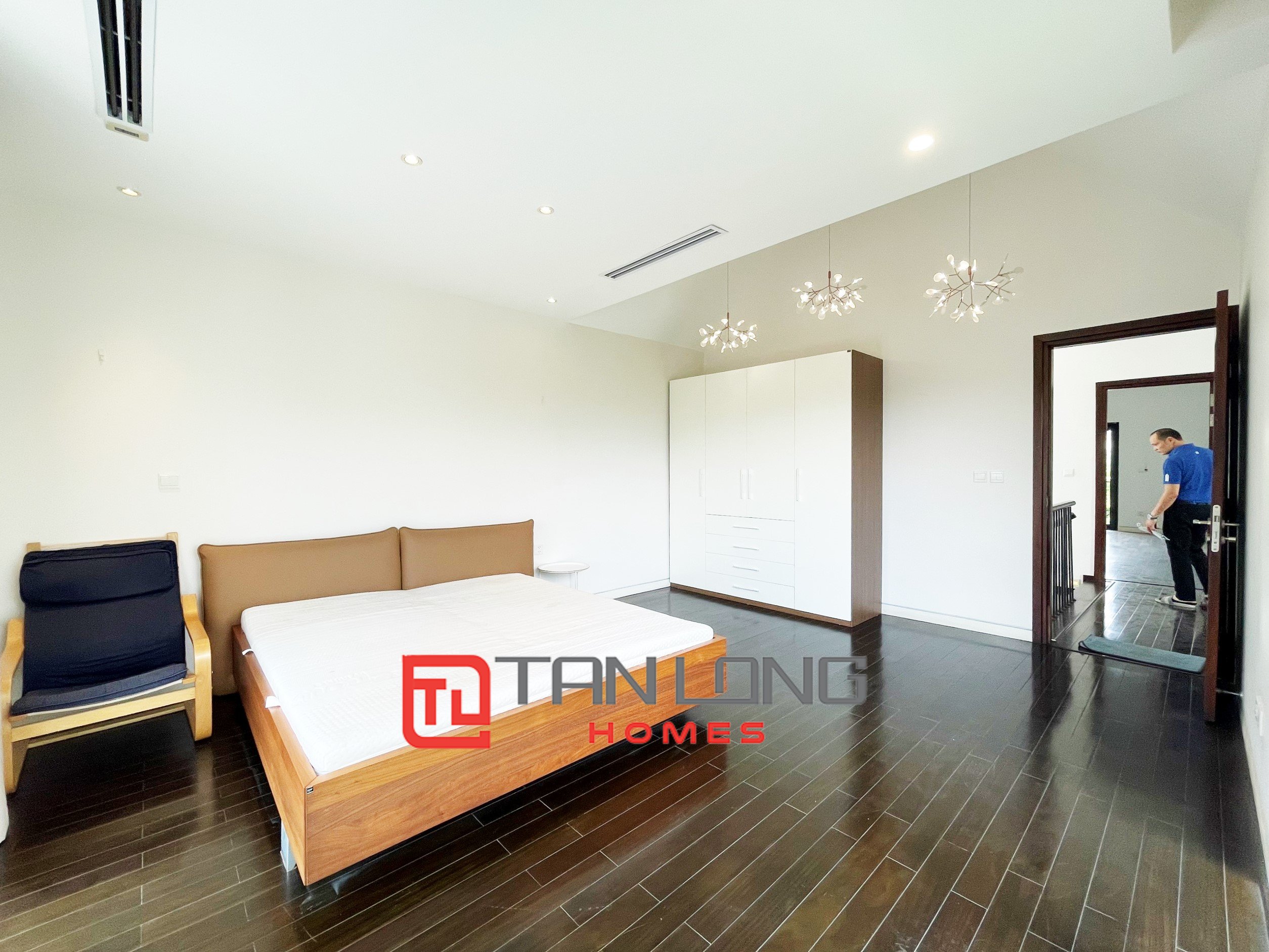 Cho thuê Biệt thự Đơn lập 6 phòng ngủ full nội thất tại Vinhomes Riverside 15