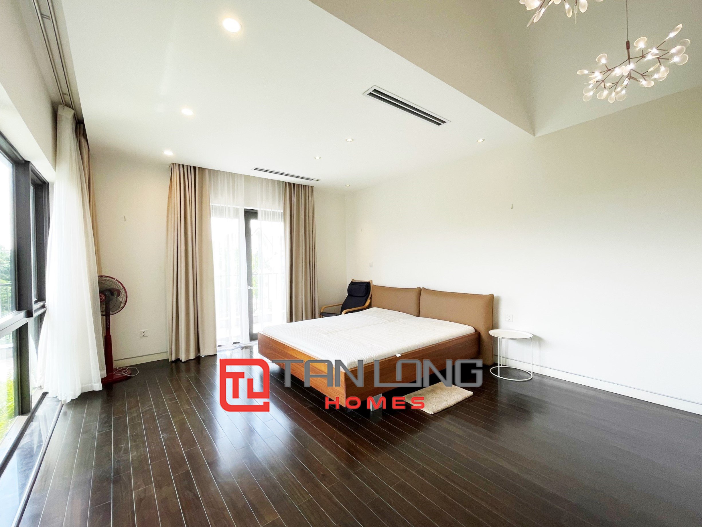 Cho thuê Biệt thự Đơn lập 6 phòng ngủ full nội thất tại Vinhomes Riverside 16