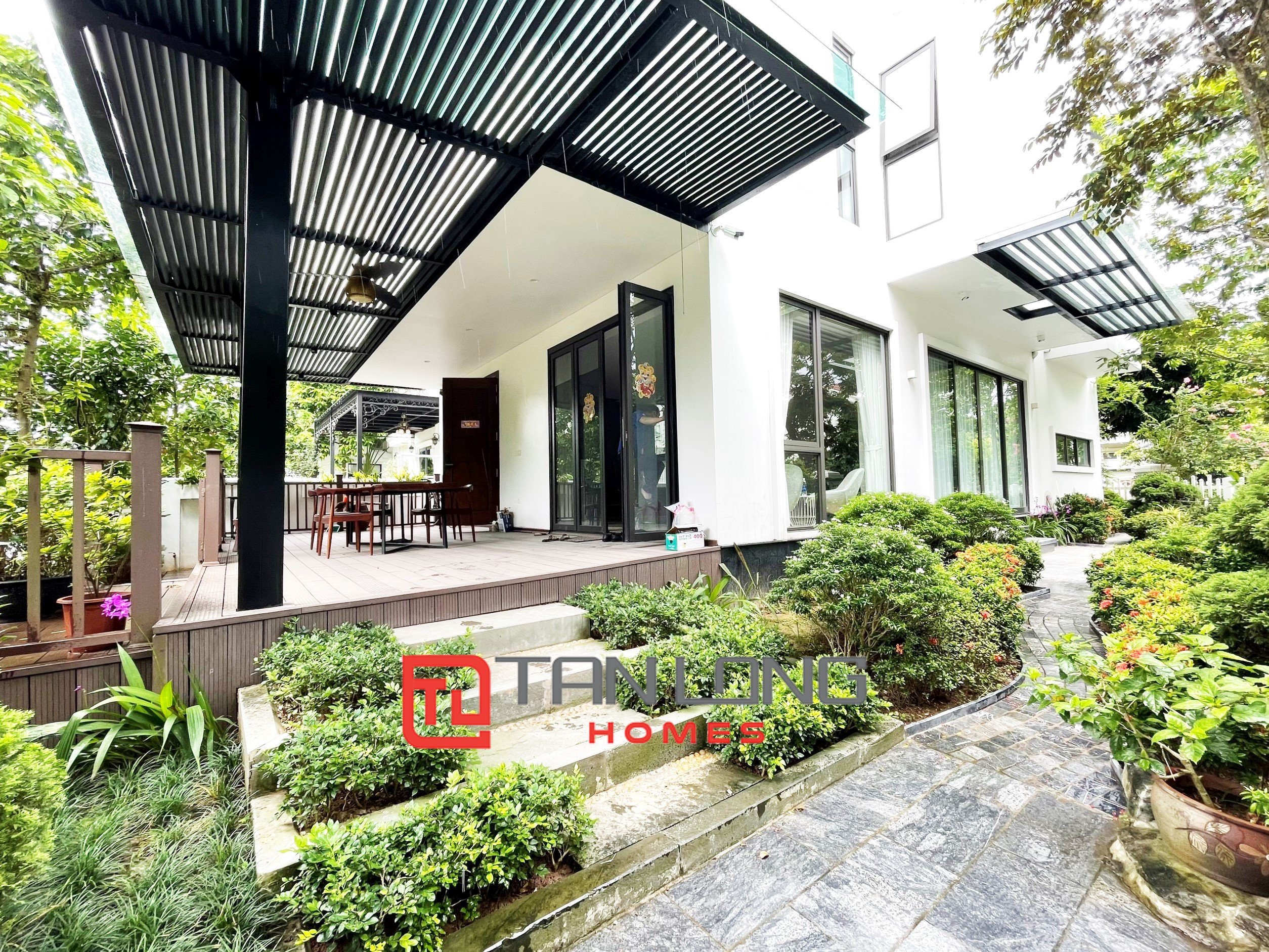 Cho thuê Biệt thự Đơn lập 6 phòng ngủ full nội thất tại Vinhomes Riverside 19