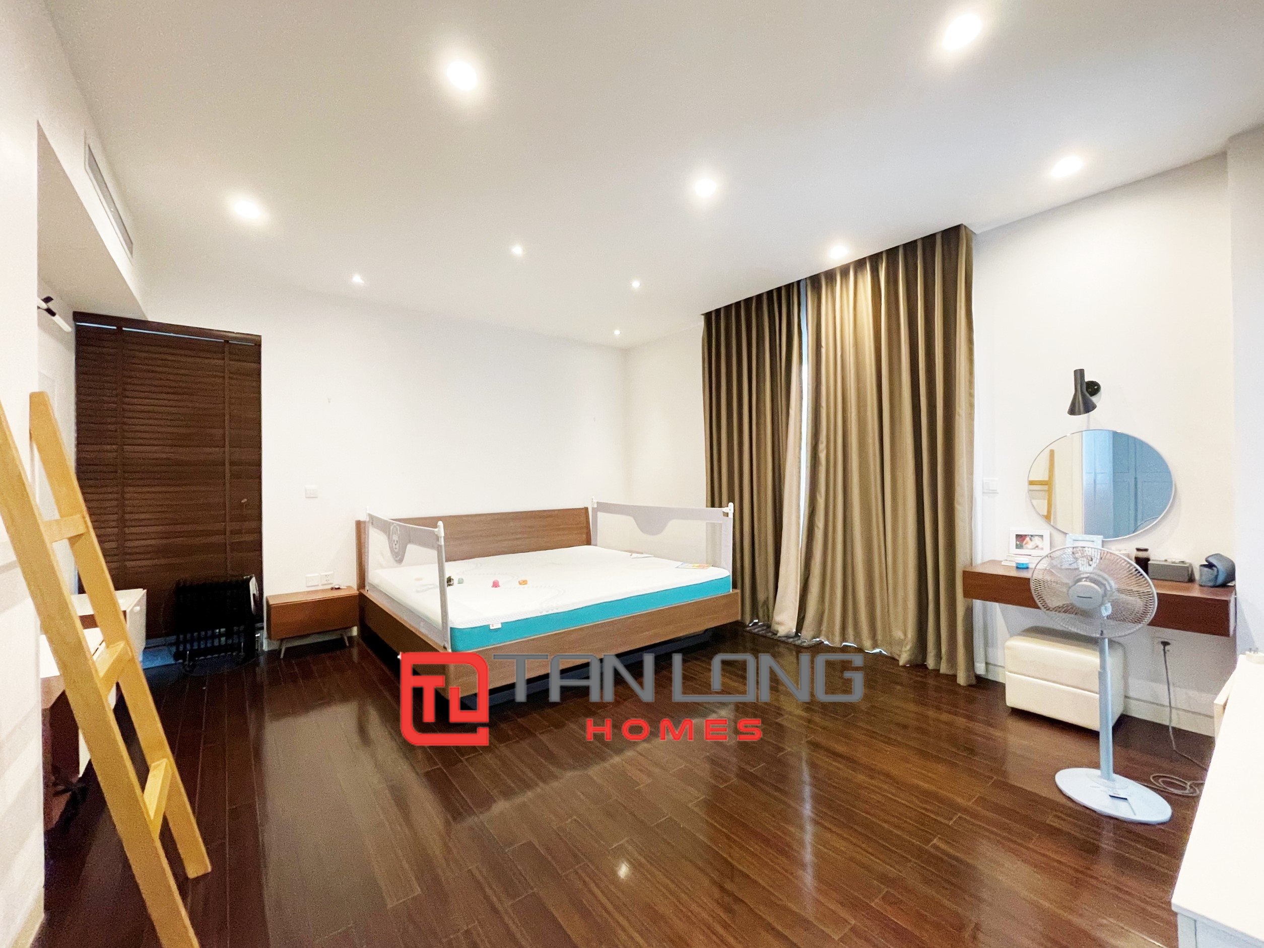 Cho thuê Biệt thự Đơn lập 6 phòng ngủ full nội thất tại Vinhomes Riverside 6