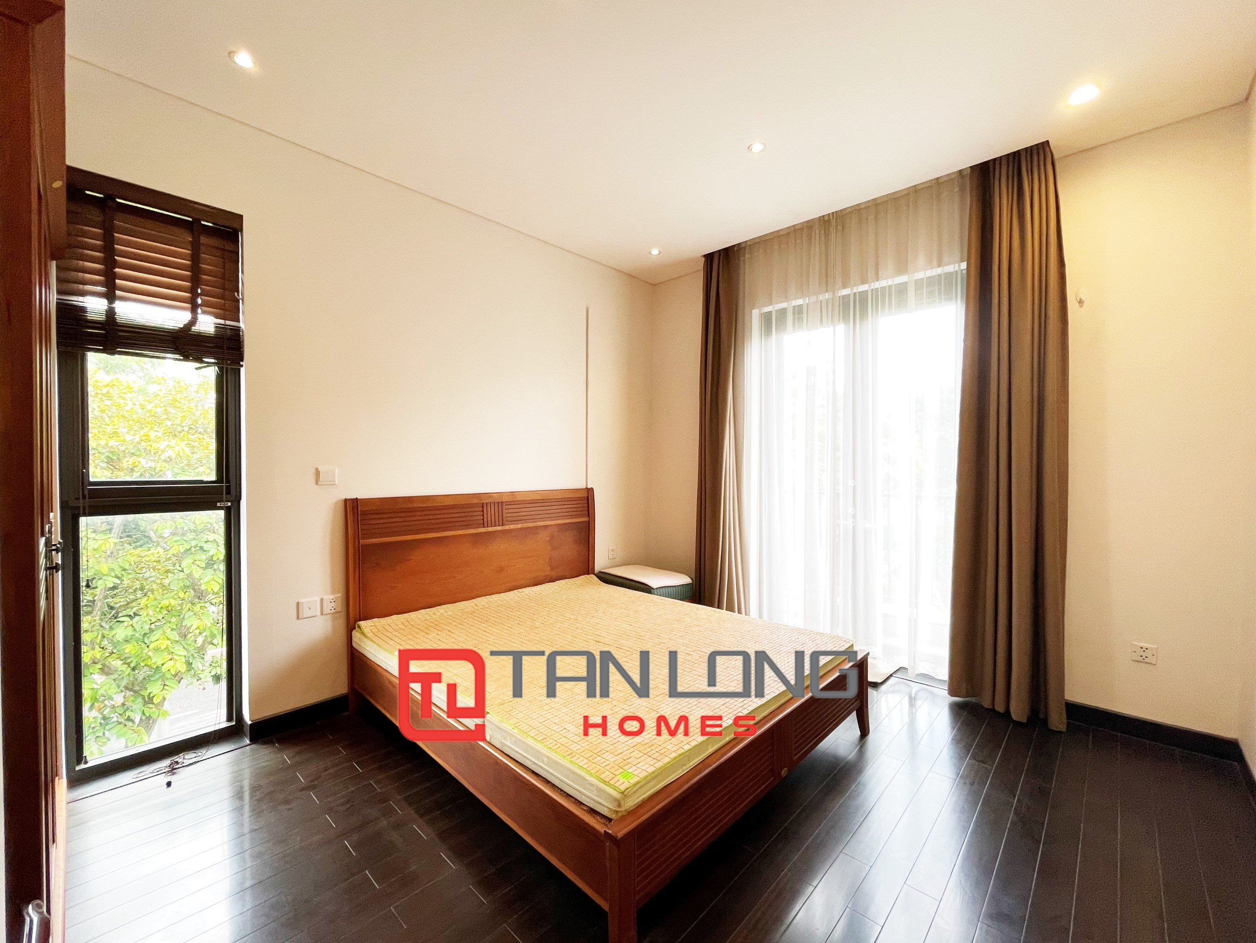 Cho thuê Biệt thự Đơn lập 6 phòng ngủ full nội thất tại Vinhomes Riverside 9