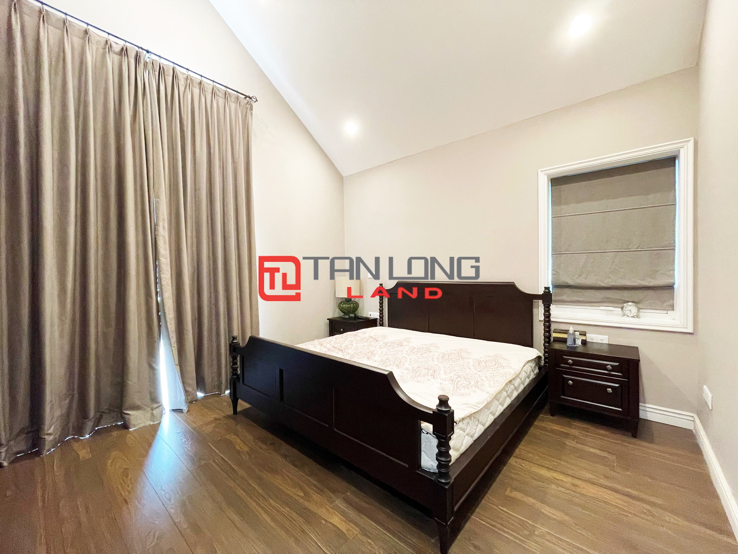 Cho thuê Biệt thự Đơn lập 6 phòng ngủ nằm trên đường trục chính tại Vinhomes Riverside 11