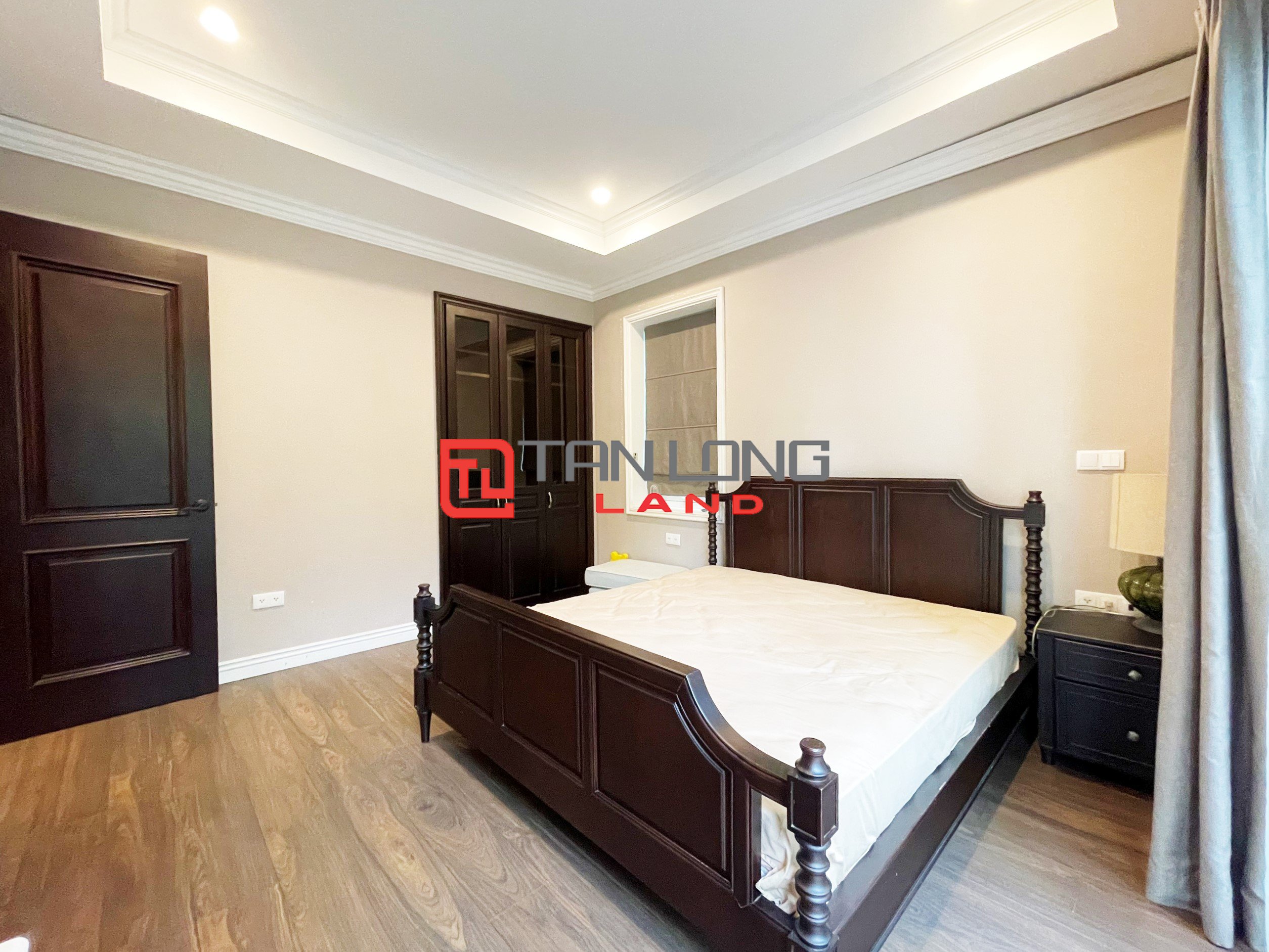 Cho thuê Biệt thự Đơn lập 6 phòng ngủ nằm trên đường trục chính tại Vinhomes Riverside 12