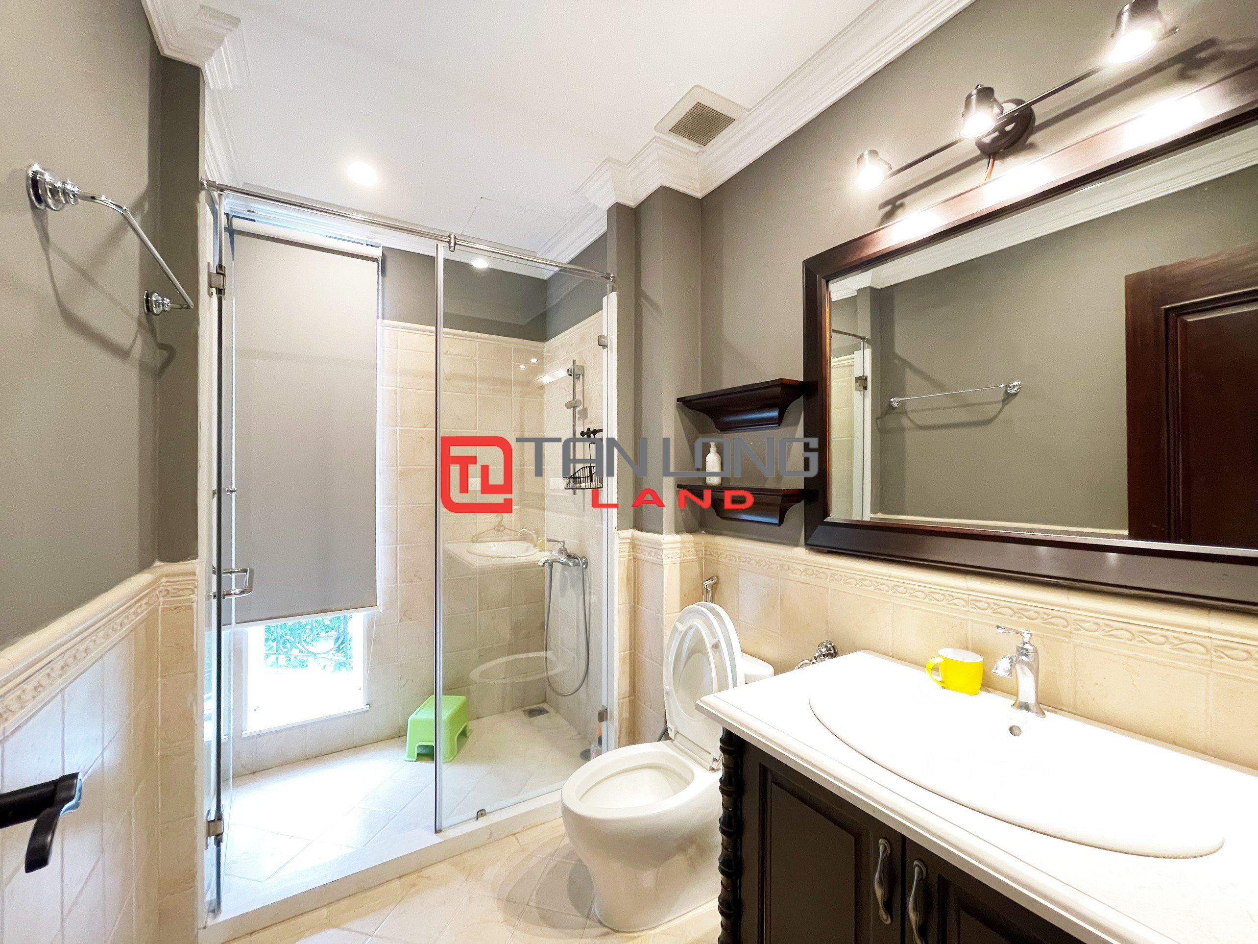Cho thuê Biệt thự Đơn lập 6 phòng ngủ nằm trên đường trục chính tại Vinhomes Riverside 13