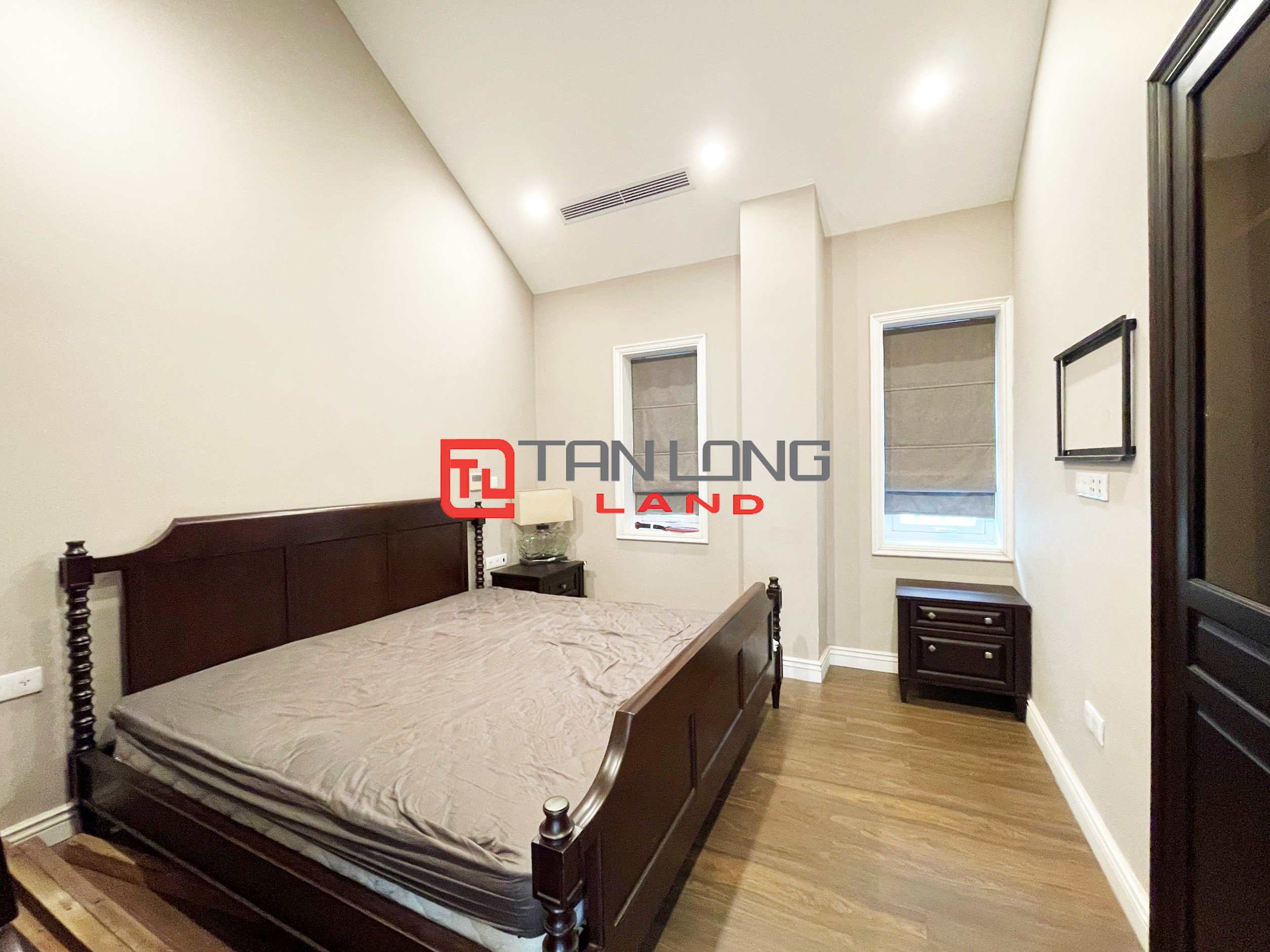 Cho thuê Biệt thự Đơn lập 6 phòng ngủ nằm trên đường trục chính tại Vinhomes Riverside 14