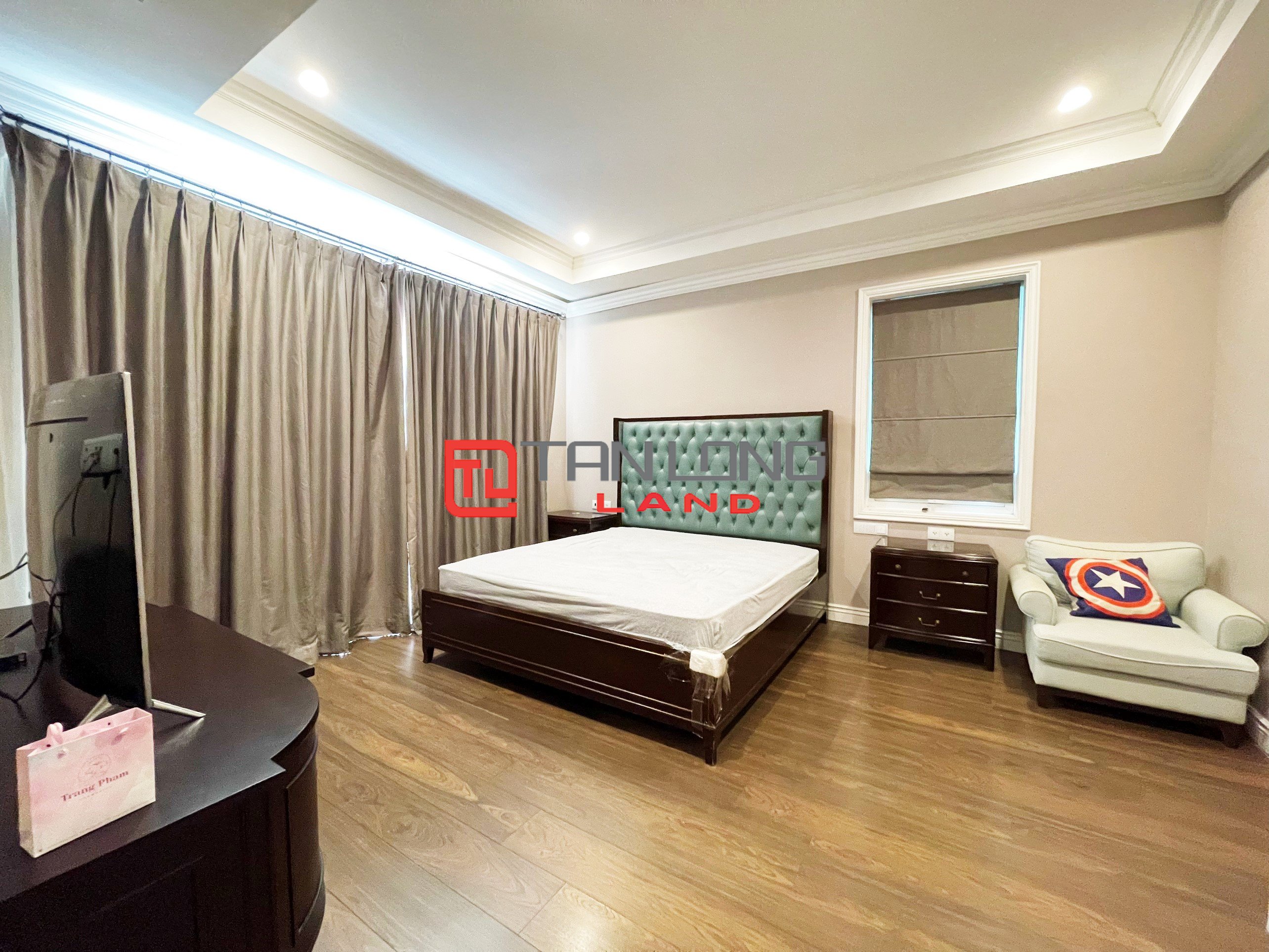 Cho thuê Biệt thự Đơn lập 6 phòng ngủ nằm trên đường trục chính tại Vinhomes Riverside 16