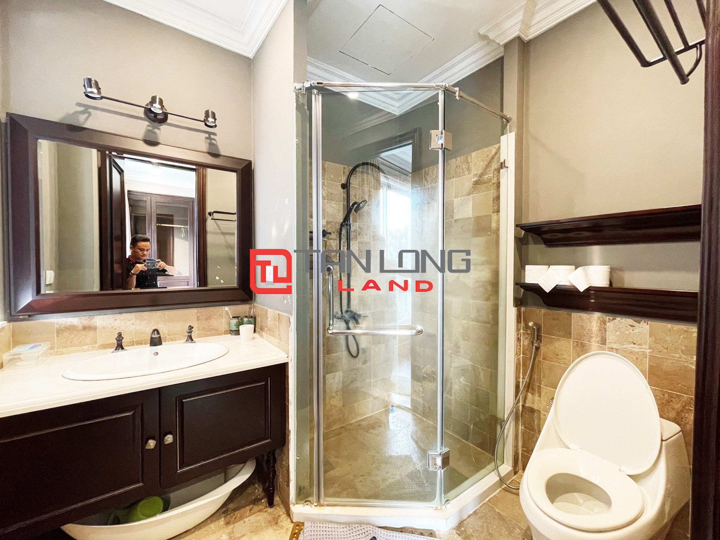 Cho thuê Biệt thự Đơn lập 6 phòng ngủ nằm trên đường trục chính tại Vinhomes Riverside 17