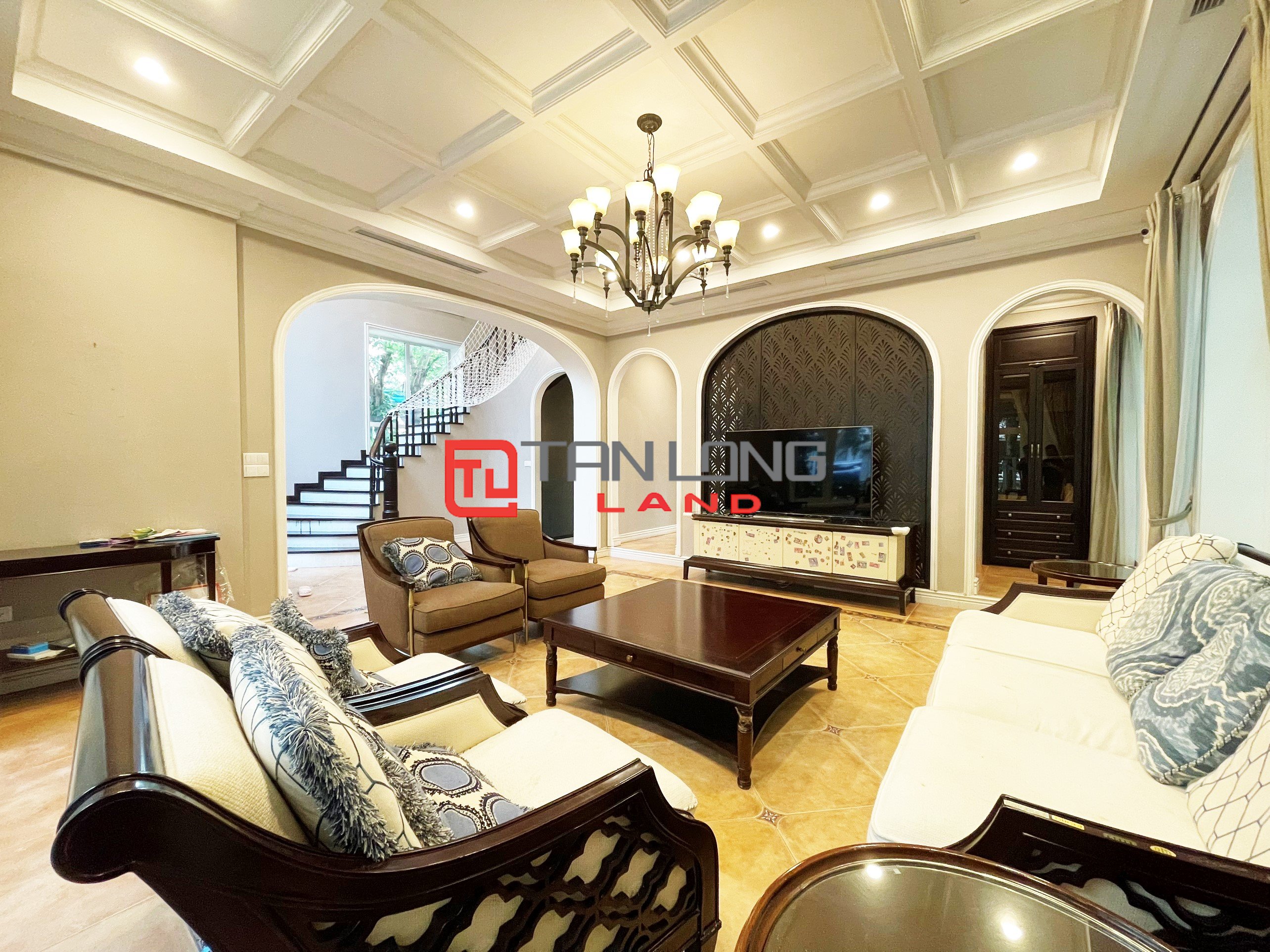 Cho thuê Biệt thự Đơn lập 6 phòng ngủ nằm trên đường trục chính tại Vinhomes Riverside 2