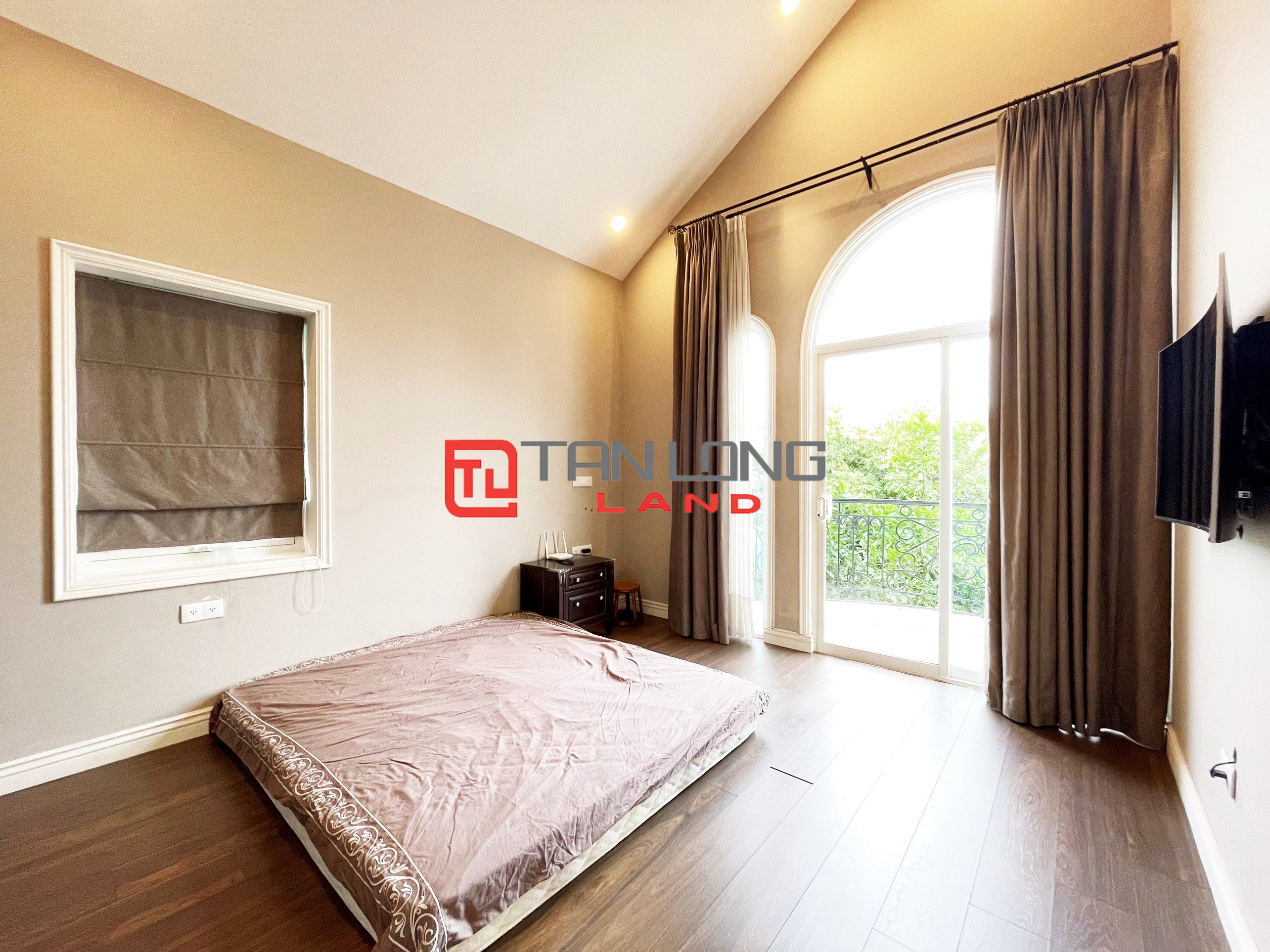 Cho thuê Biệt thự Đơn lập 6 phòng ngủ nằm trên đường trục chính tại Vinhomes Riverside 20