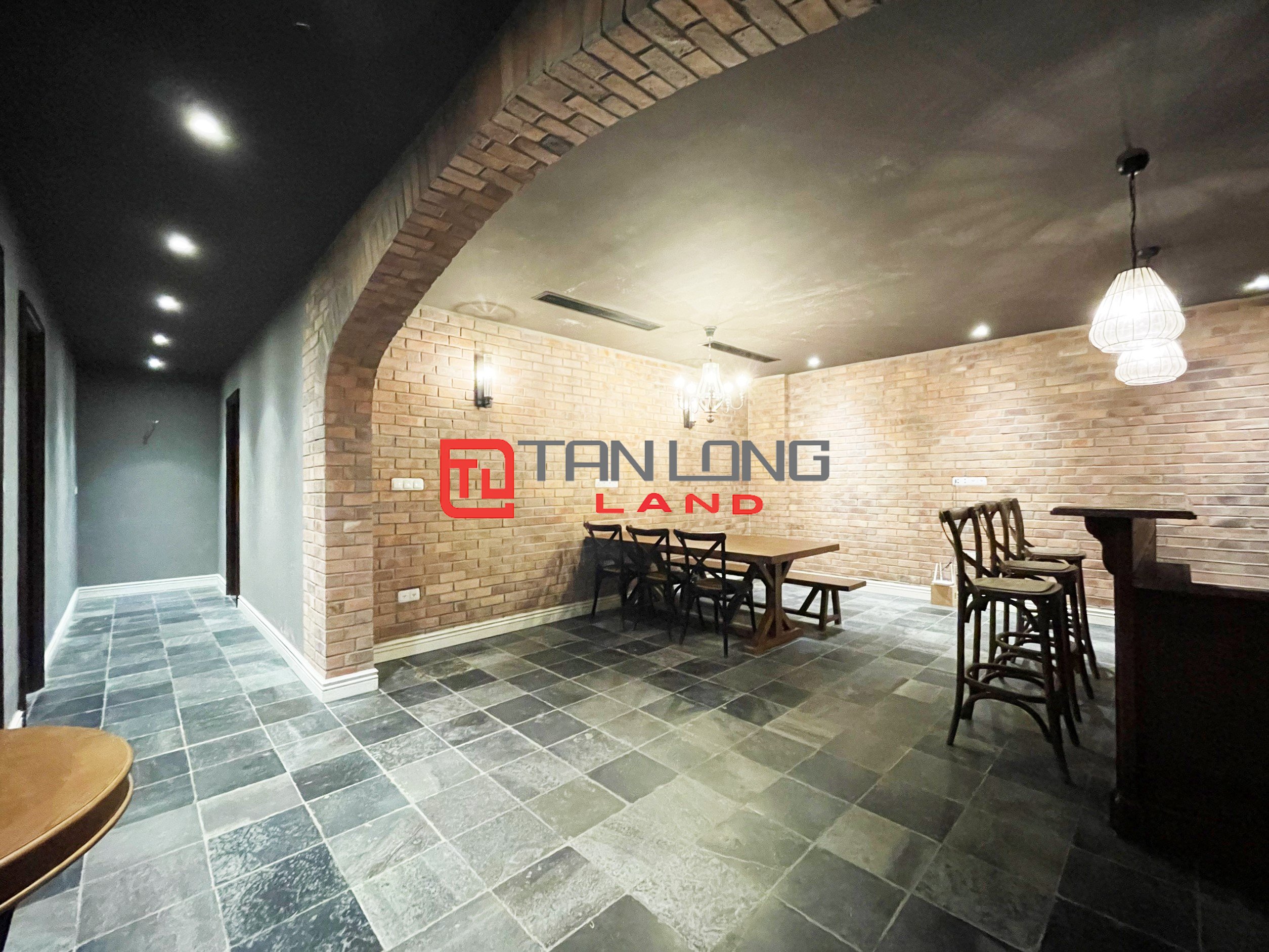 Cho thuê Biệt thự Đơn lập 6 phòng ngủ nằm trên đường trục chính tại Vinhomes Riverside 5