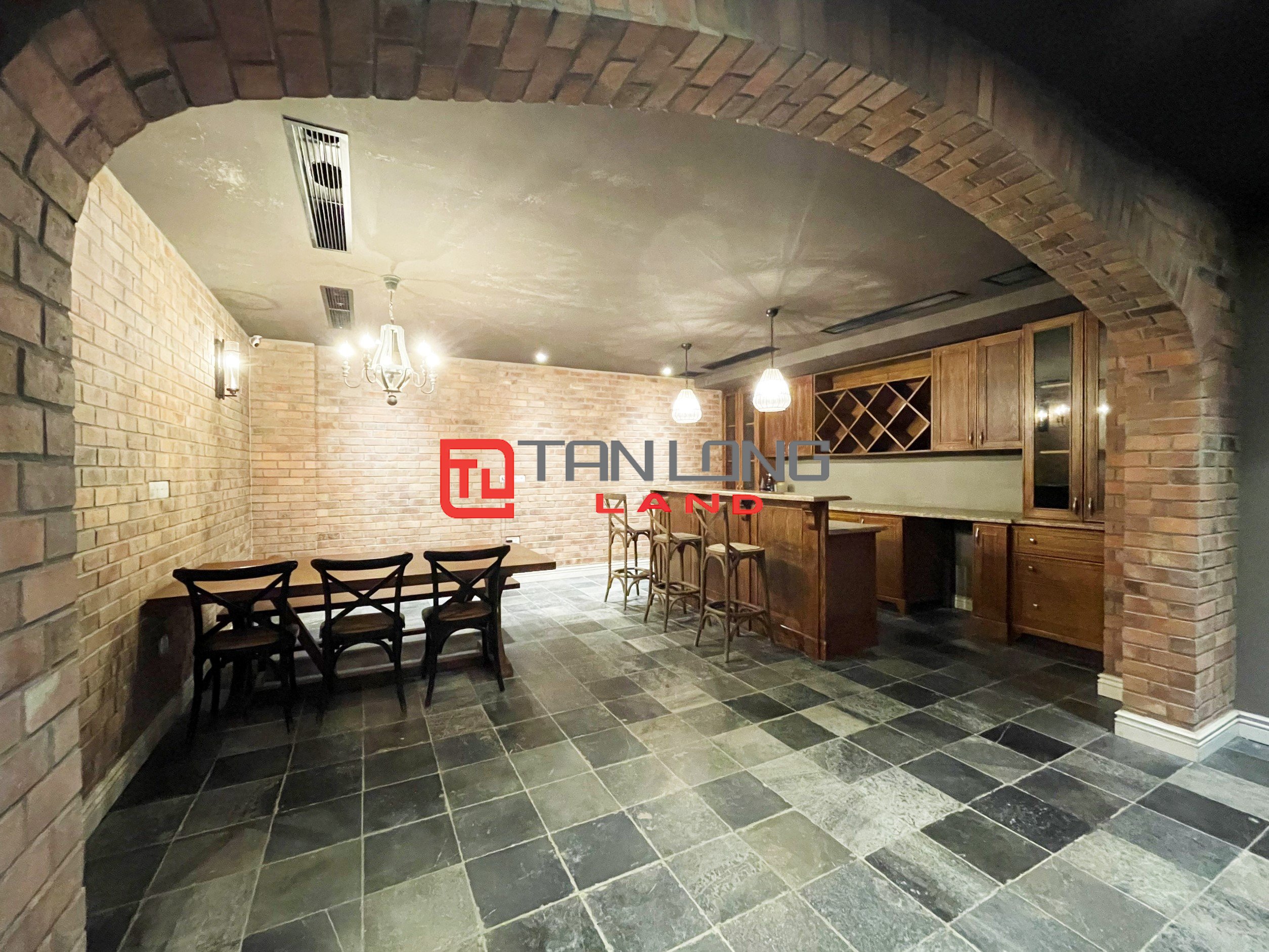 Cho thuê Biệt thự Đơn lập 6 phòng ngủ nằm trên đường trục chính tại Vinhomes Riverside 9