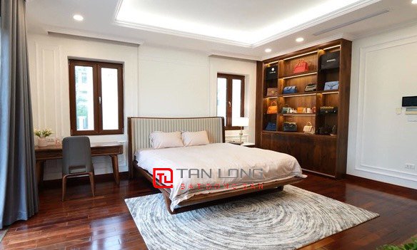 Cho thuê Biệt thự đơn lập có bể bơi tại Vinhomes Riverside Long Biên 11