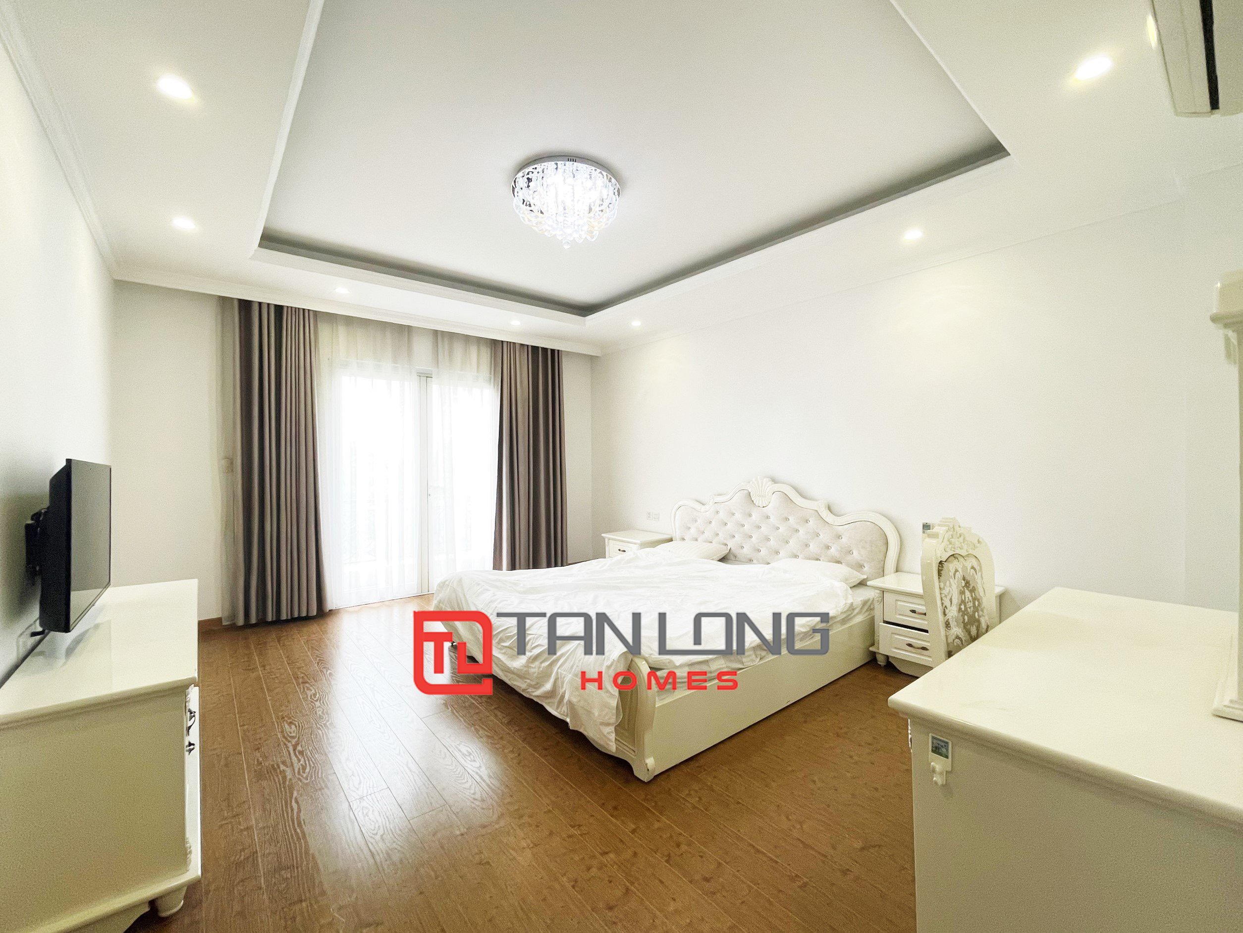 Cho thuê Biệt thự Đơn lập full nội thất 4 phòng ngủ view sông sau nhà tại Vinhomes Riverside 11
