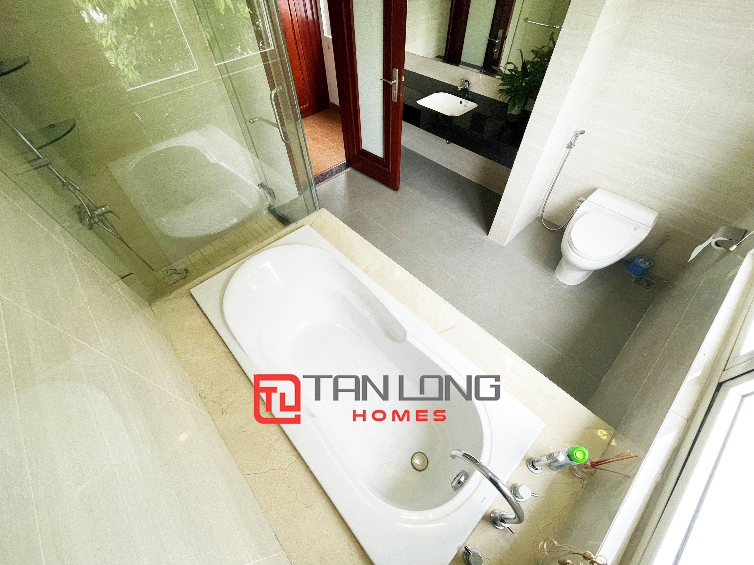 Cho thuê Biệt thự Đơn lập full nội thất 4 phòng ngủ view sông sau nhà tại Vinhomes Riverside 13