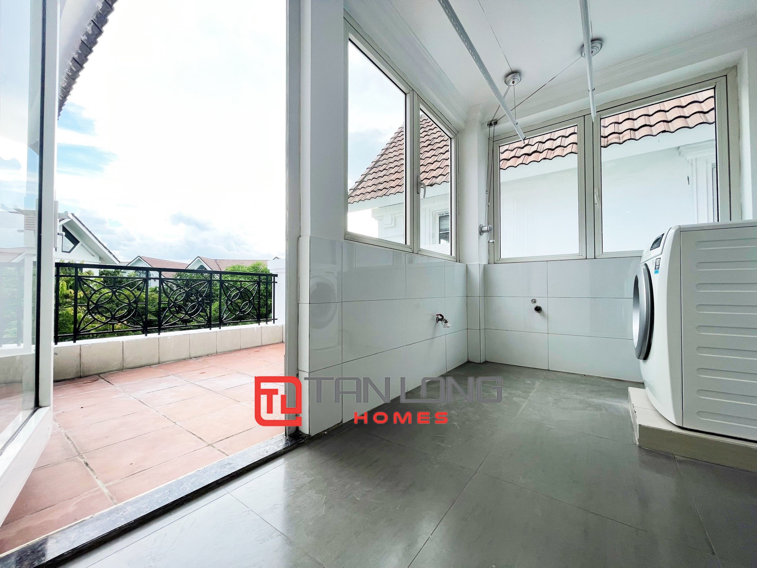 Cho thuê Biệt thự Đơn lập full nội thất 4 phòng ngủ view sông sau nhà tại Vinhomes Riverside 16
