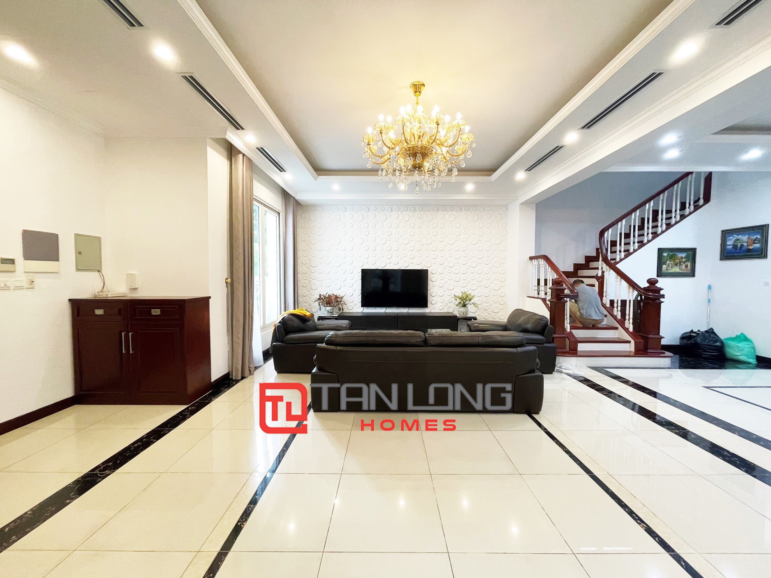 Cho thuê Biệt thự Đơn lập full nội thất 4 phòng ngủ view sông sau nhà tại Vinhomes Riverside 2