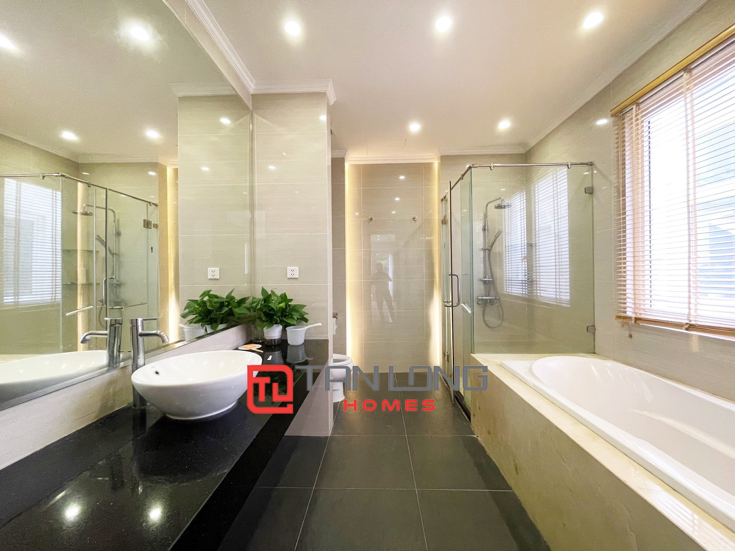 Cho thuê Biệt thự Đơn lập full nội thất 4 phòng ngủ view sông sau nhà tại Vinhomes Riverside 7