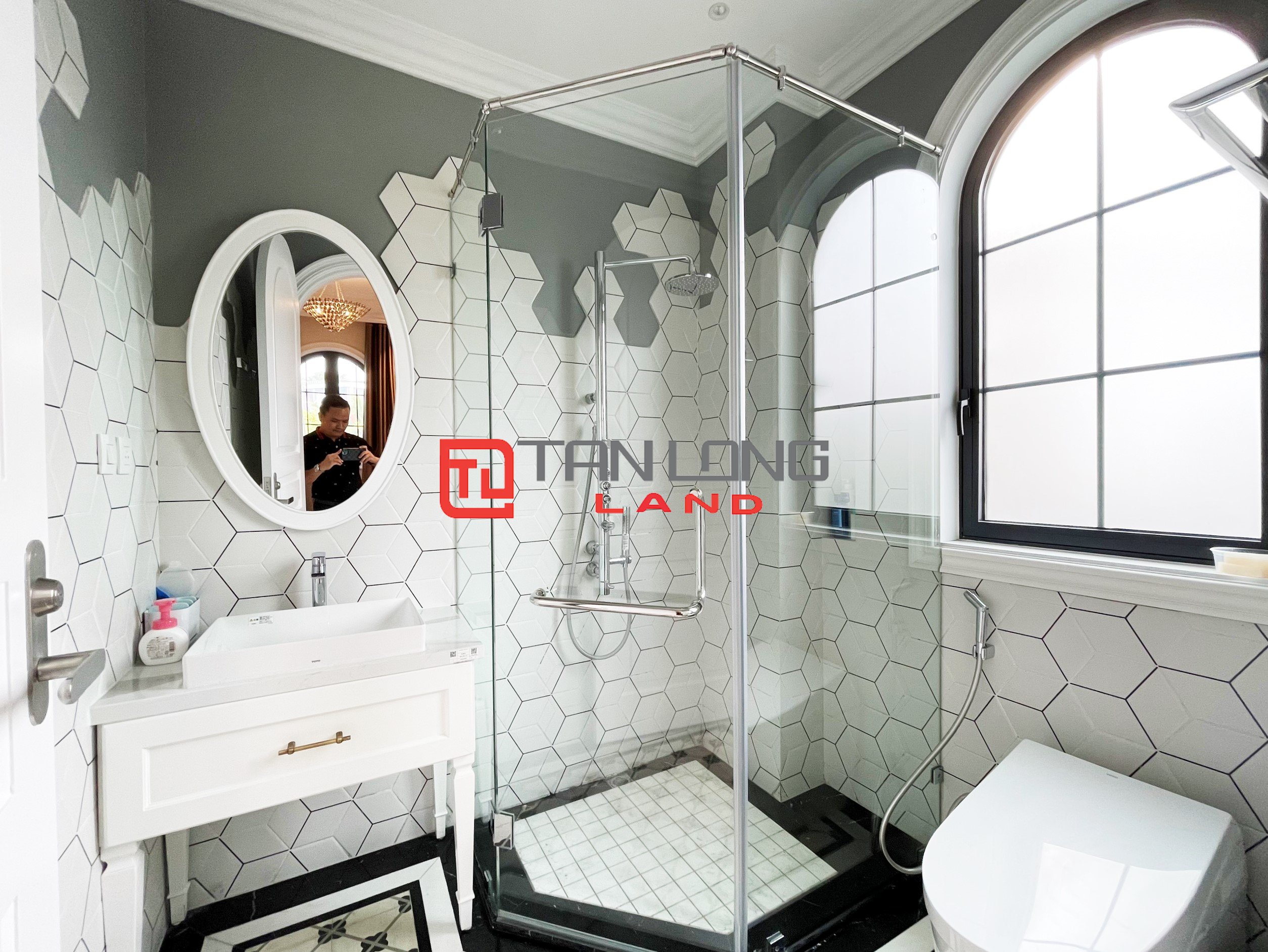 Cho thuê Biệt thự Đơn lập full nội thất cao cấp view ngã 3 sông rộng nhất tại Vinhomes Riverside 11