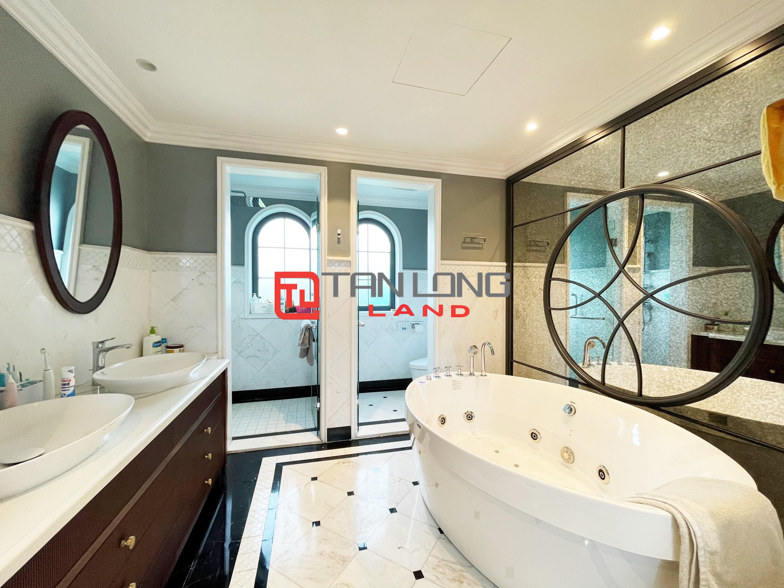 Cho thuê Biệt thự Đơn lập full nội thất cao cấp view ngã 3 sông rộng nhất tại Vinhomes Riverside 21